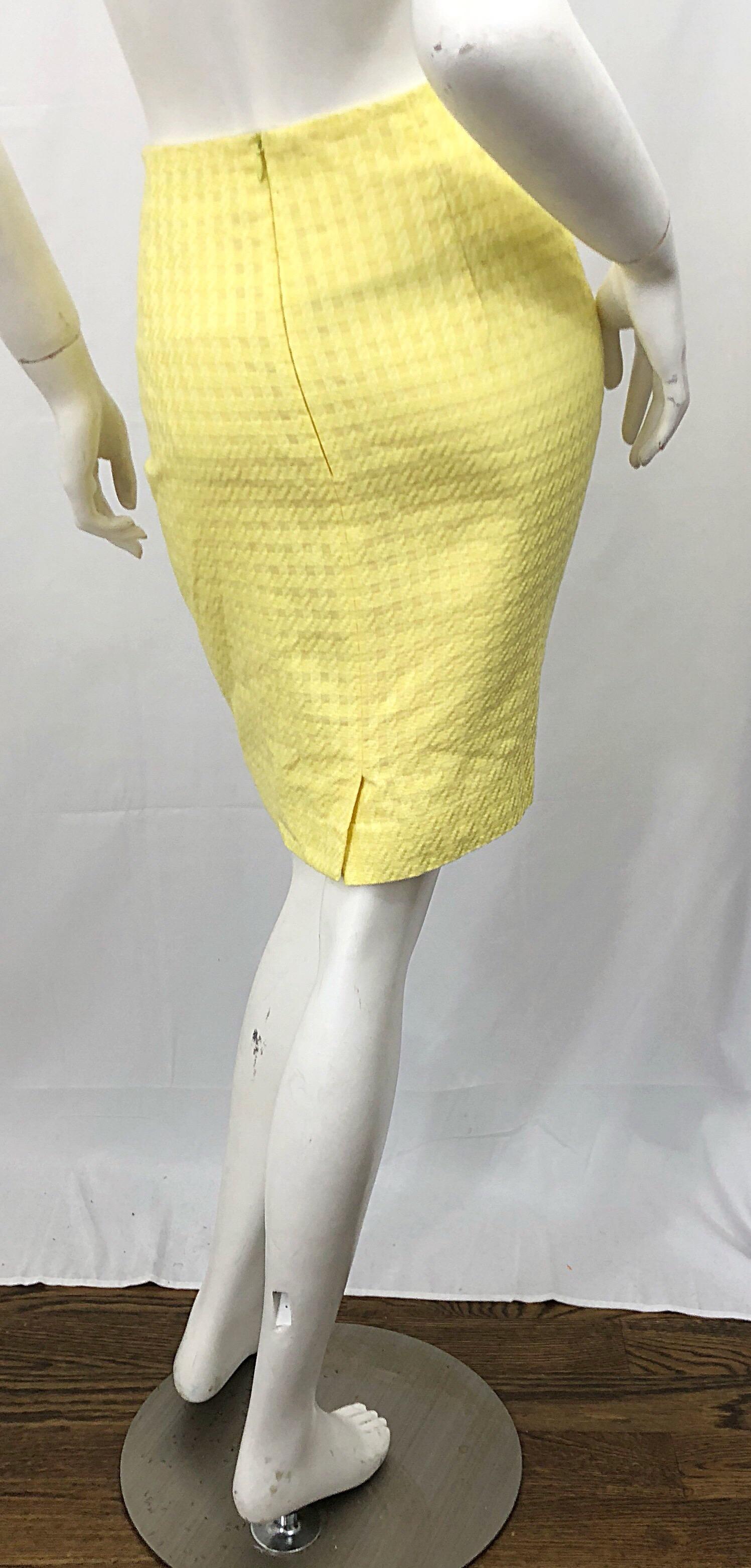 Vintage Gianni Versace 1990s Canary Yellow Sz 42 / 6 Cotton Mini Pencil Skirt In Excellent Condition For Sale In San Diego, CA