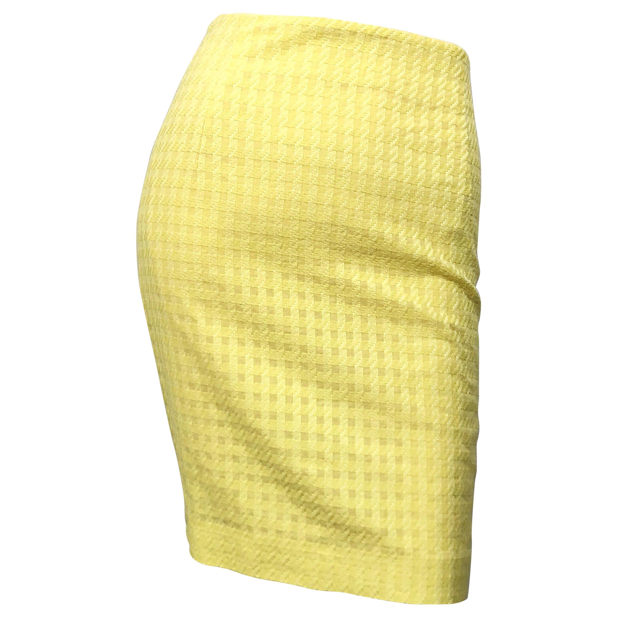 Mini-jupe crayon vintage en coton jaune canari Gianni Versace, années 1990, taille 42/6