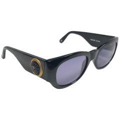 Gafas de sol vintage Gianni Versace 420 E Sleek negras años 90 Made in Italy