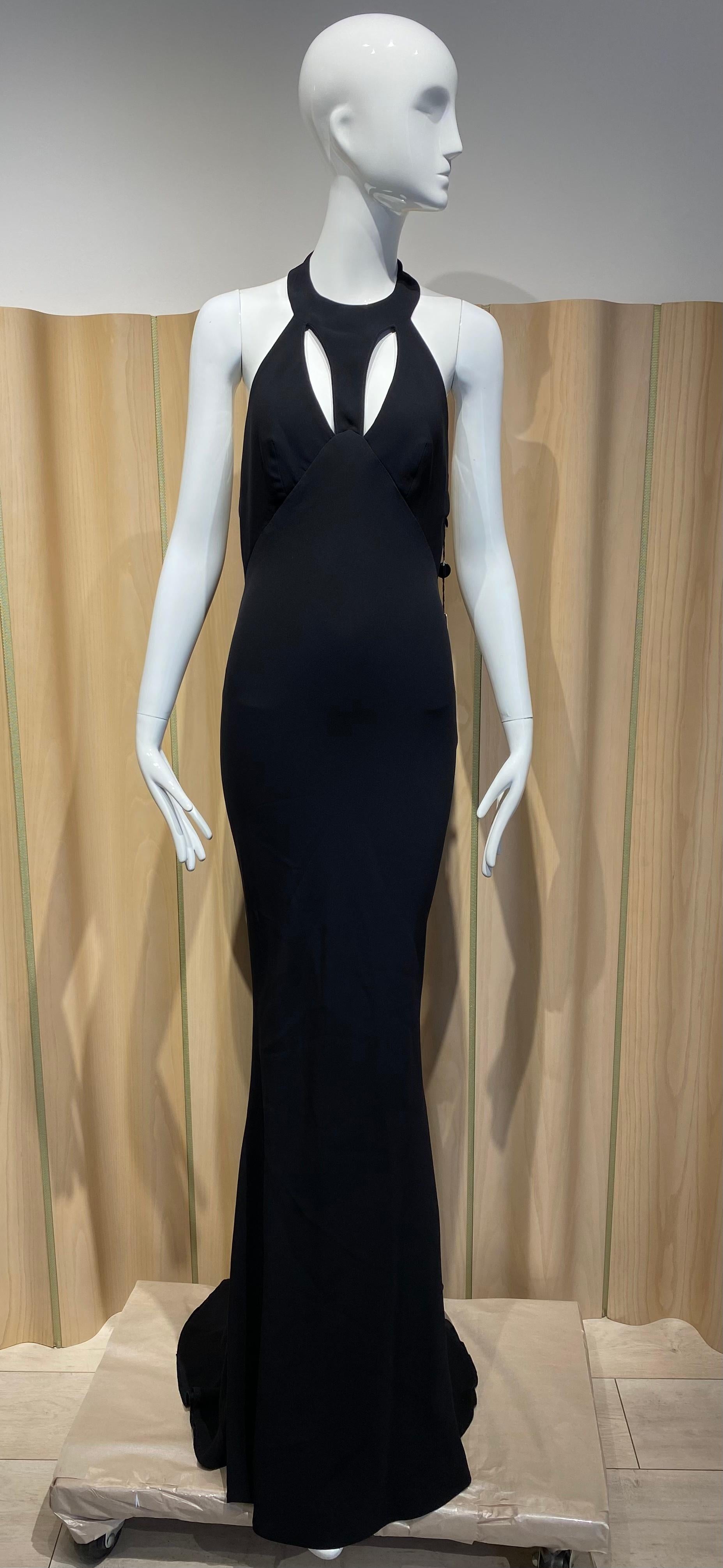 Sexy 90s Gianni Versace Black Cut out gown. Robe marquée taille 42
Voir la mesure :
Buste : 34
