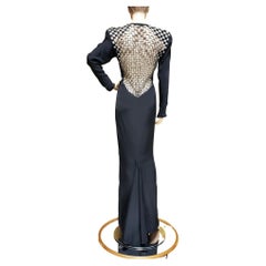 Robe longue vintage Gianni Versace ornée de cristaux noirs, taille IT 40