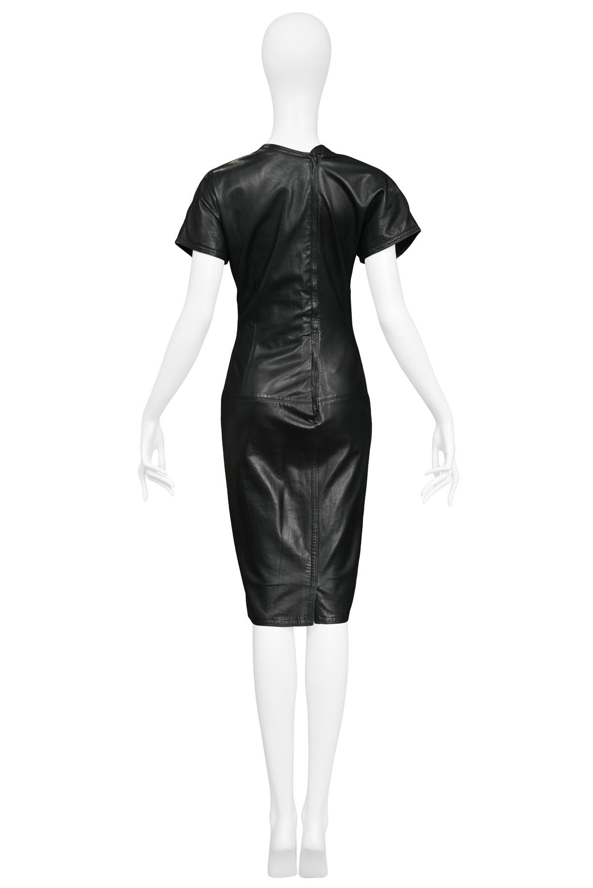 Noir Gianni Versace - Robe architecturale vintage en cuir noir en vente