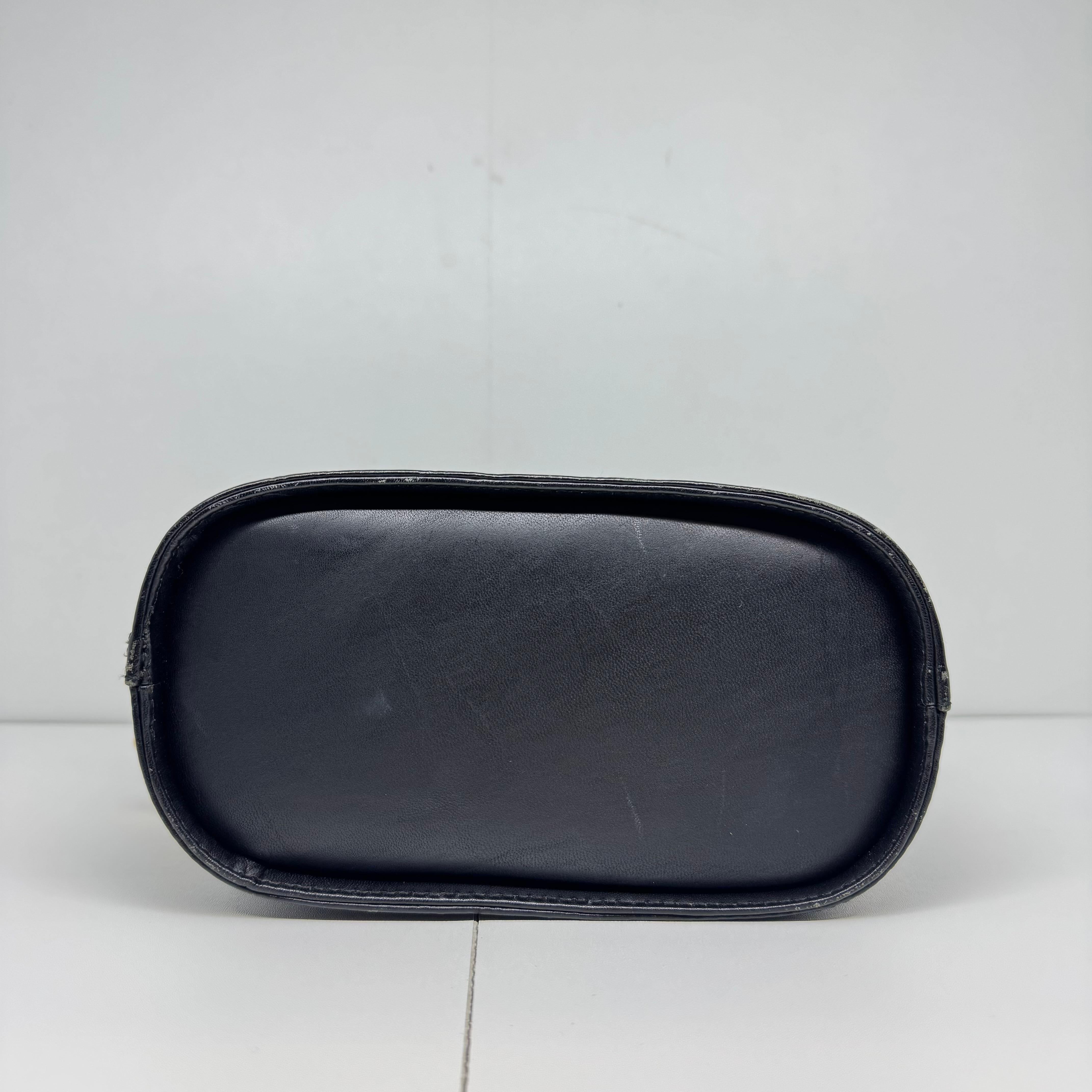 Vintage Gianni Versace Black Leather Embossed Vanity Shoulder Bag For Sale 6