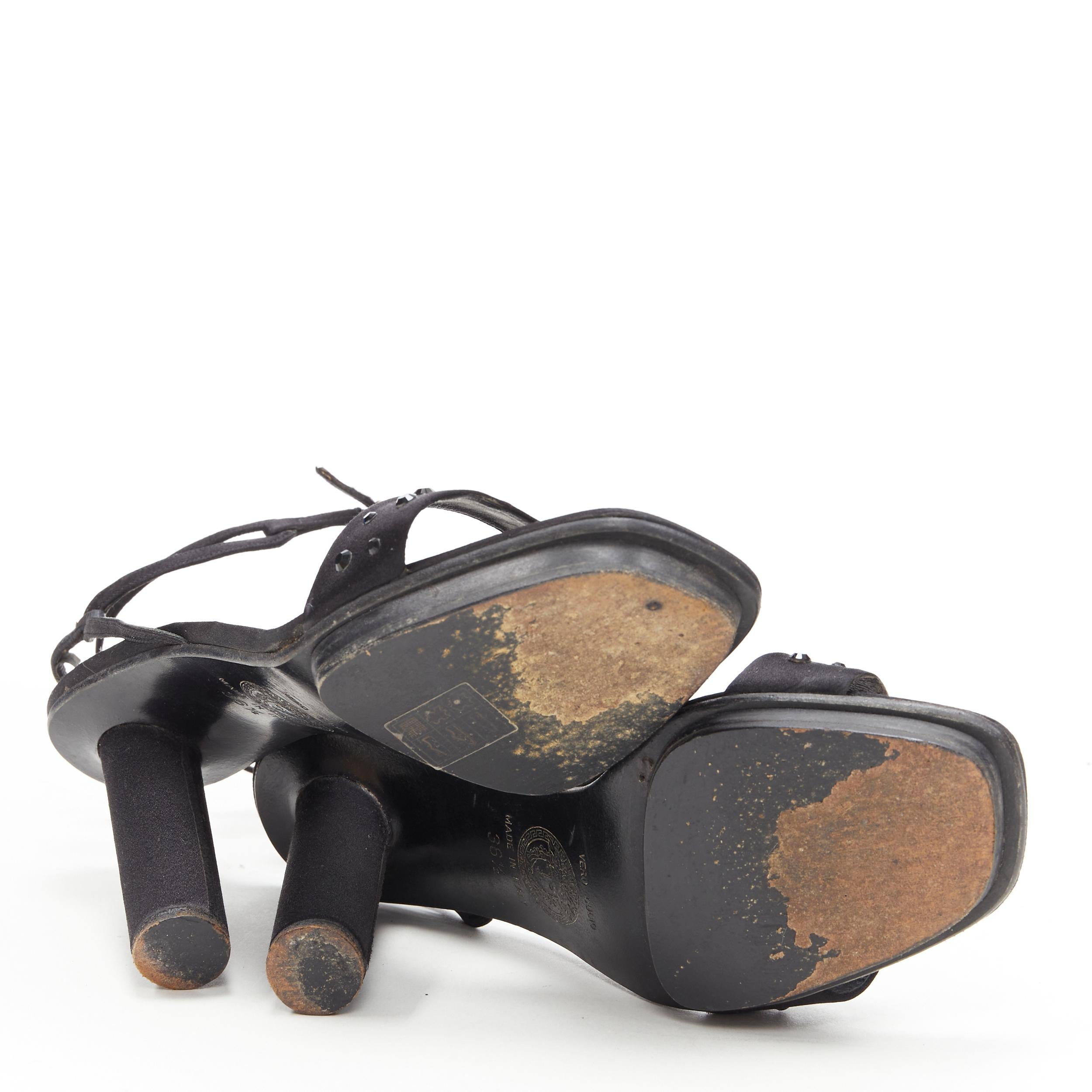 Sandales vintage GIANNI VERSACE à talons coniques en satin noir EU36,5 1