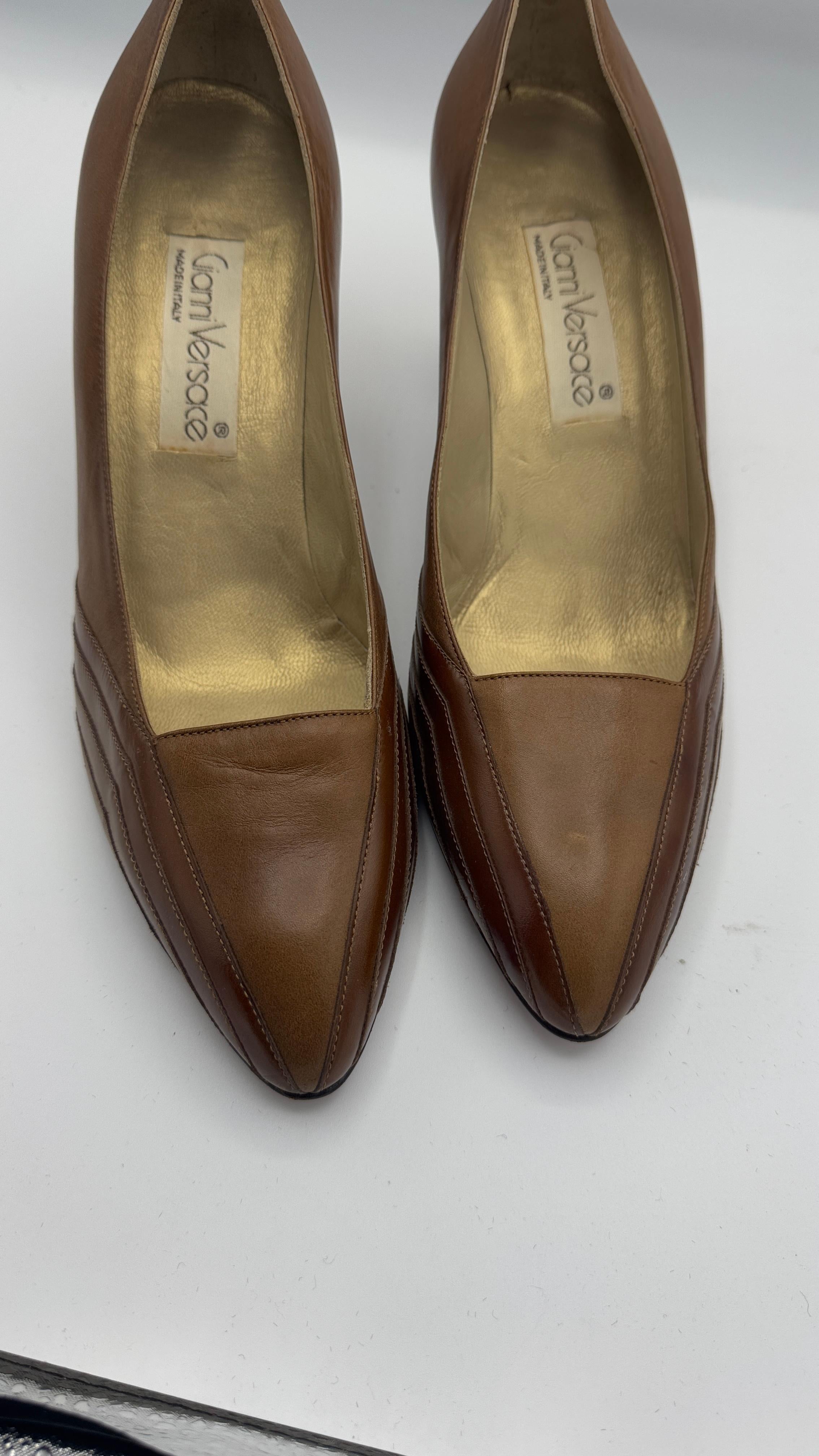De las mujeres Vintage Gianni Versace Brown Leather Pumps - ¡Sin aranceles, lo pagamos nosotros! en venta