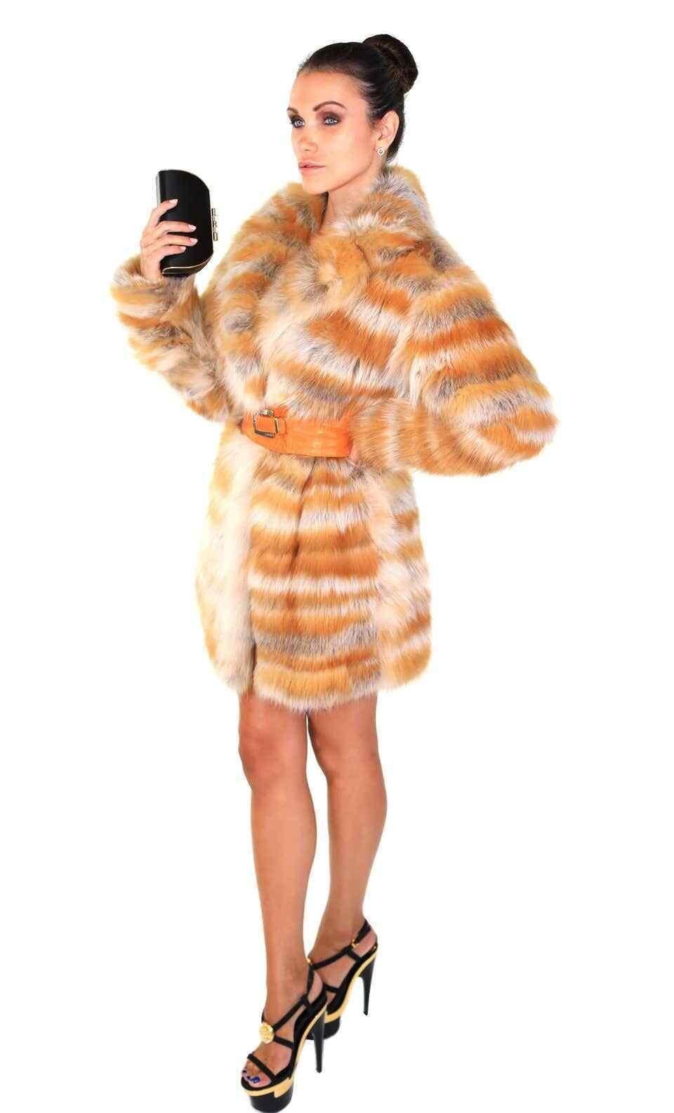 Vintage Gianni Versace Couture Red fox fur Coat with leather belt  In Excellent Condition For Sale In Montgomery, TX