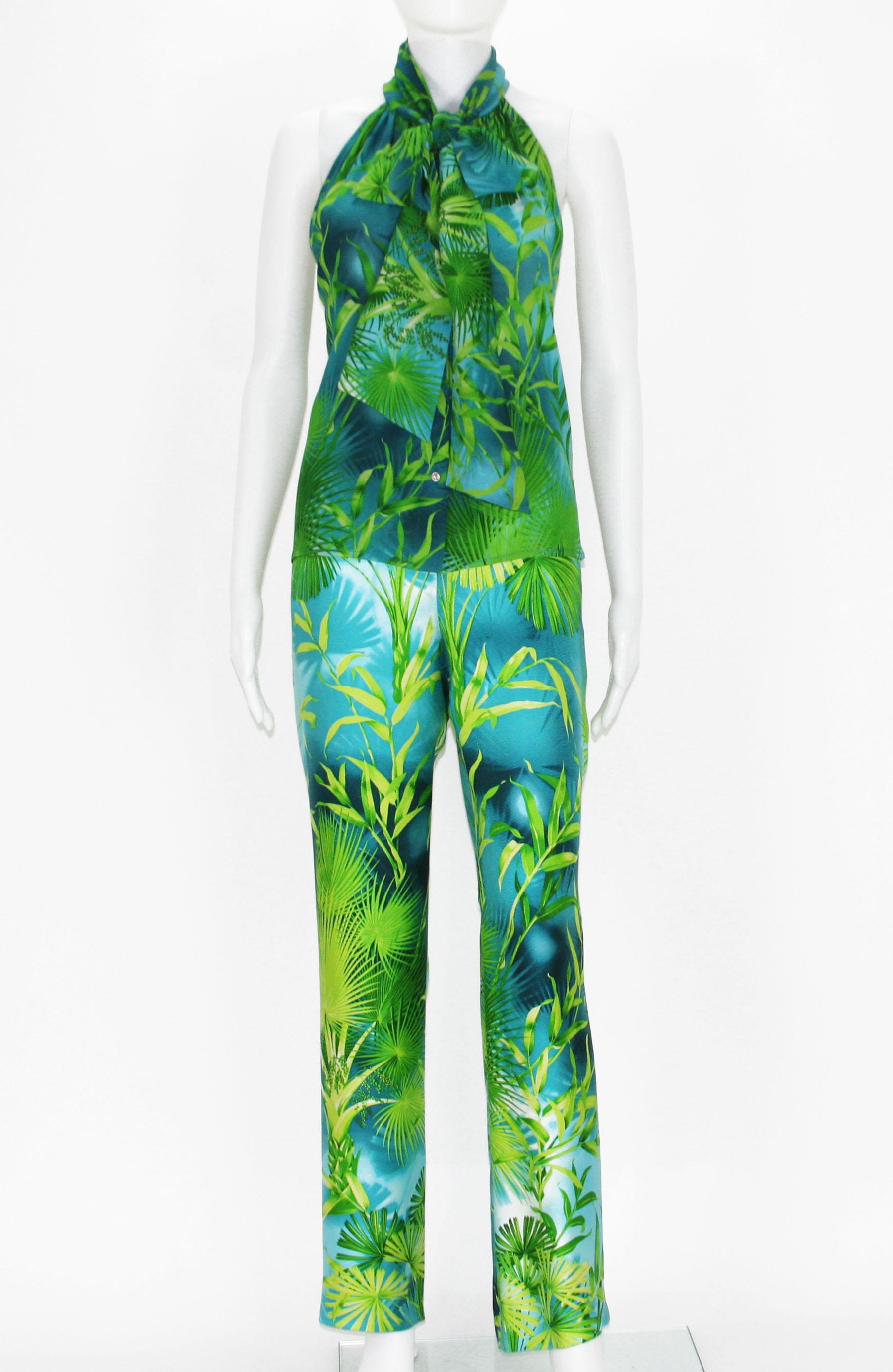 Super famous jungle tropical print from S/S runway 2000!!!!
Vintage Gianni Versace Couture Silk Pant Suit
Designer size - 44
Top - silk, crystal button-up closure, attached scarf.
Measurements: length - 22 inches, bust - up to 40