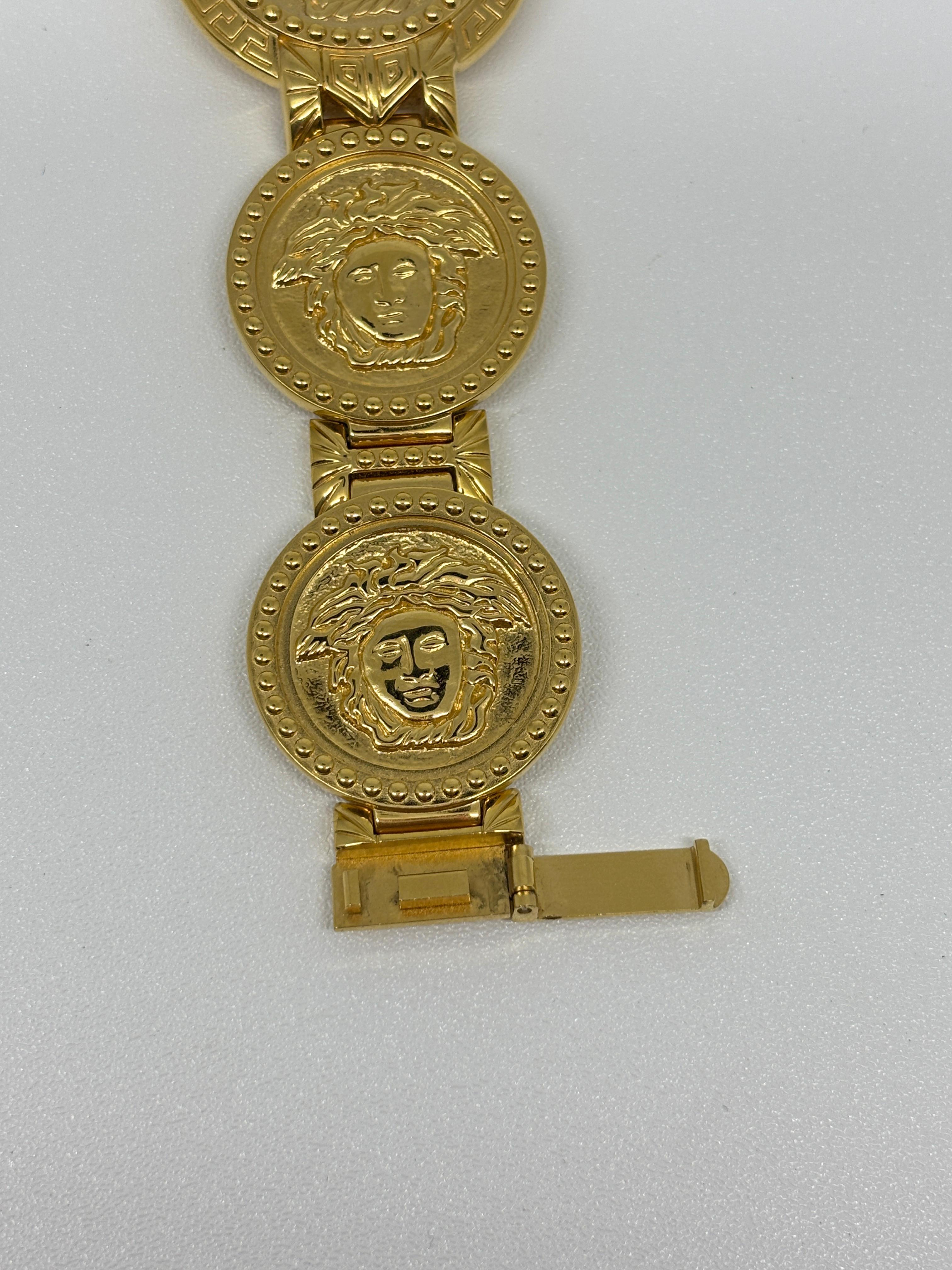 Vintage Gianni Versace Gold Medusa Coin Watch en vente 3