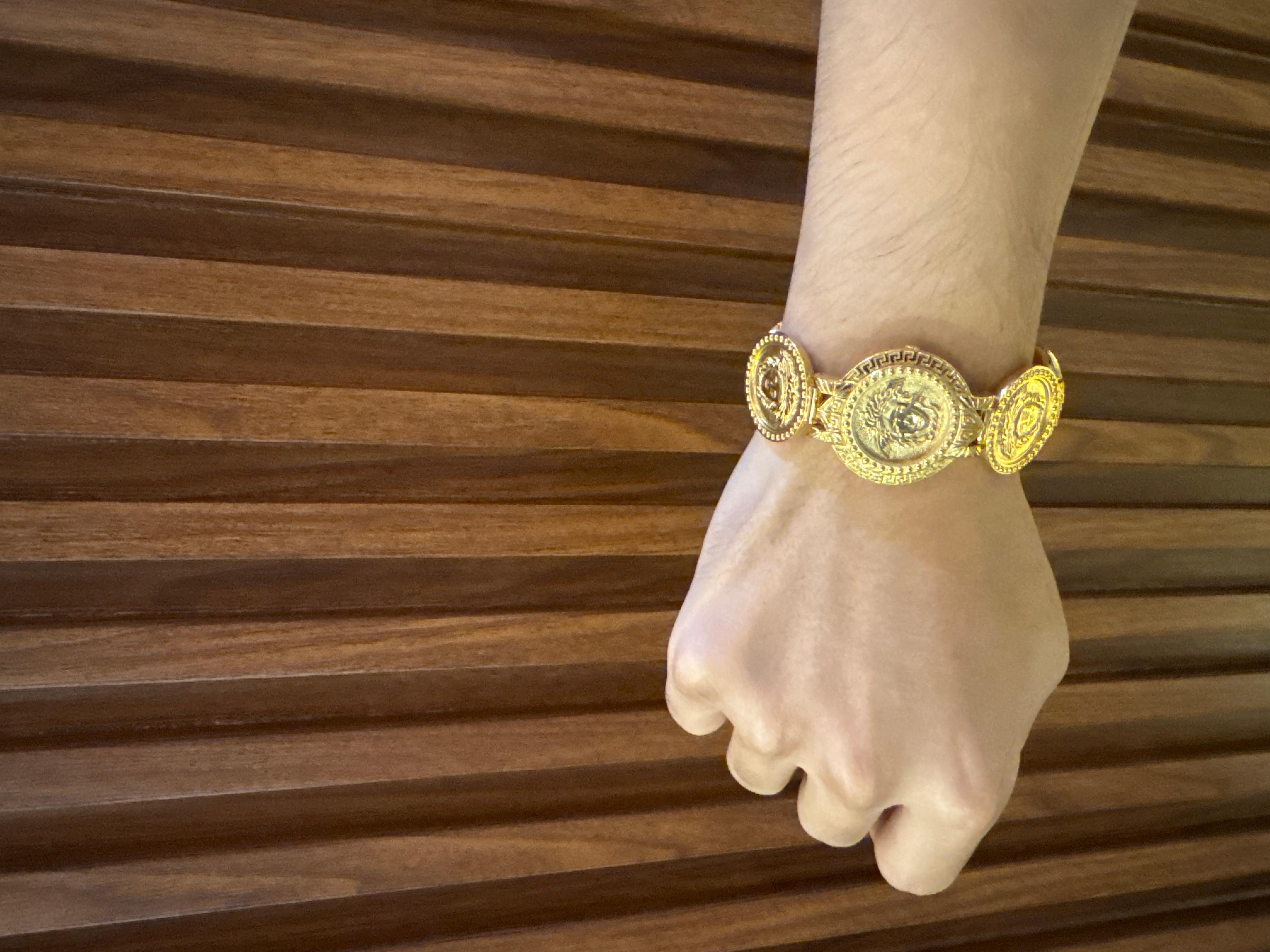 Vintage Gianni Versace Gold Medusa Coin Watch en vente 5