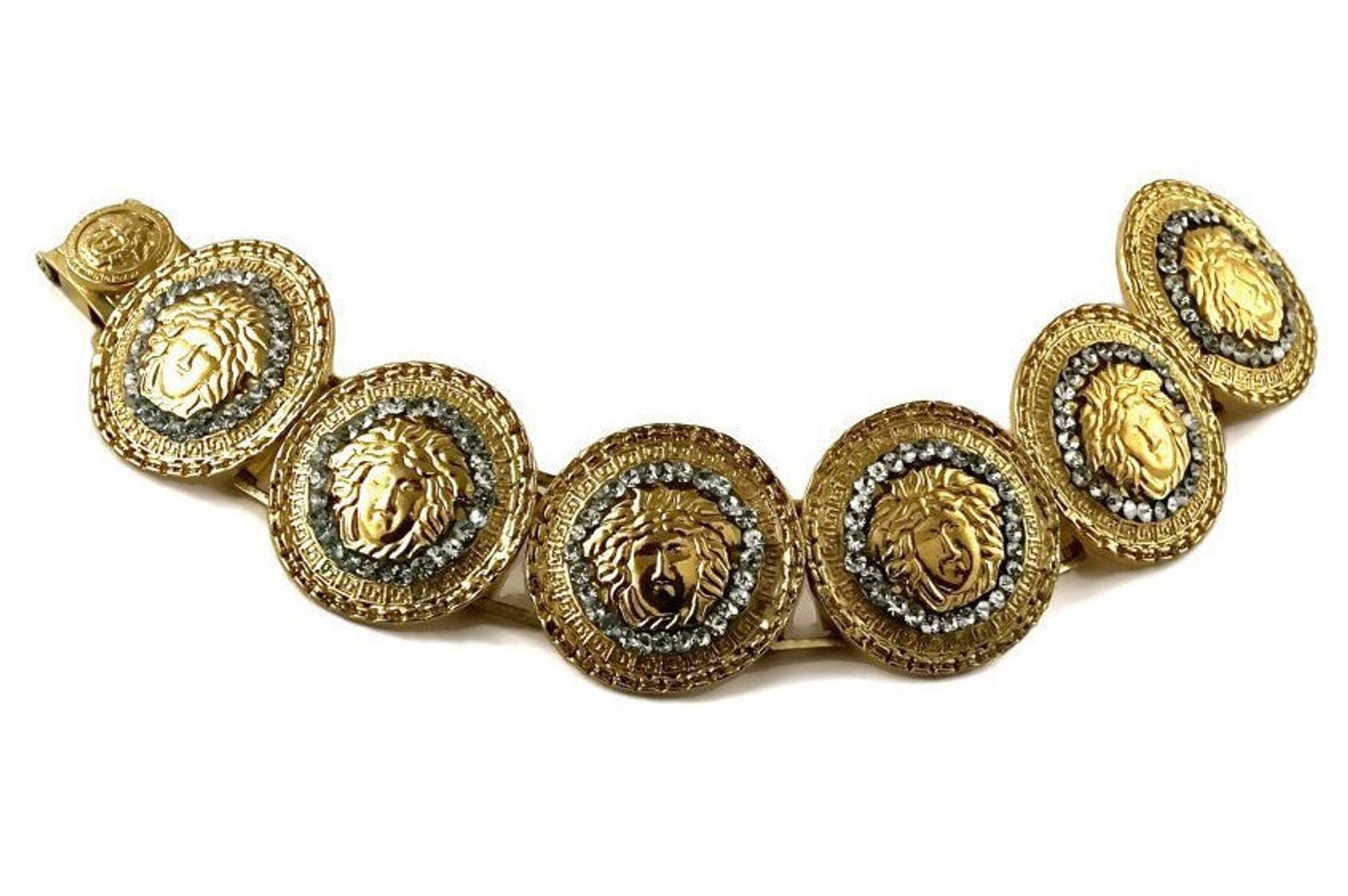 Vintage GIANNI VERSACE Iconic Medusa Rhinestone Bracelet

Measurements:
Height: 1 1/8 inches (2.85 cm)
Wearable Length: 7 3/8 inches (18.73 cm)

Features:
- 100% Authentic GIANNI VERSACE.
- Iconic medusa links surrounded with sparkly rhinestones.
-