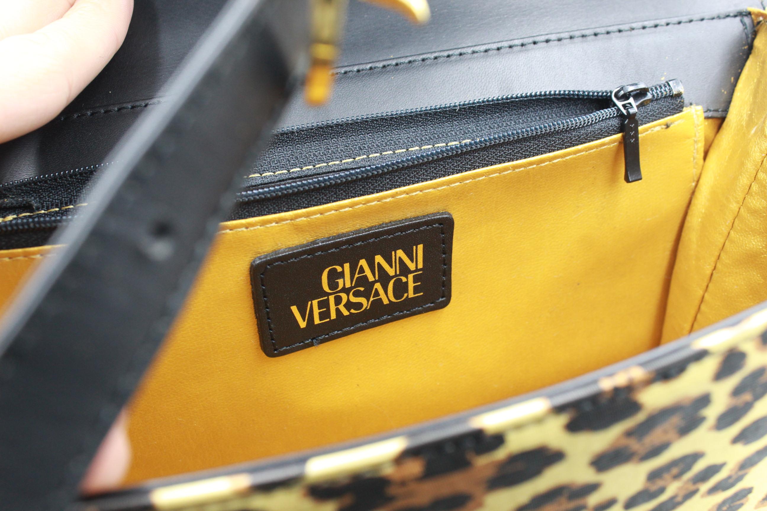 Vintage Gianni versace Kelly Style Baroque Bag In Good Condition In Paris, FR
