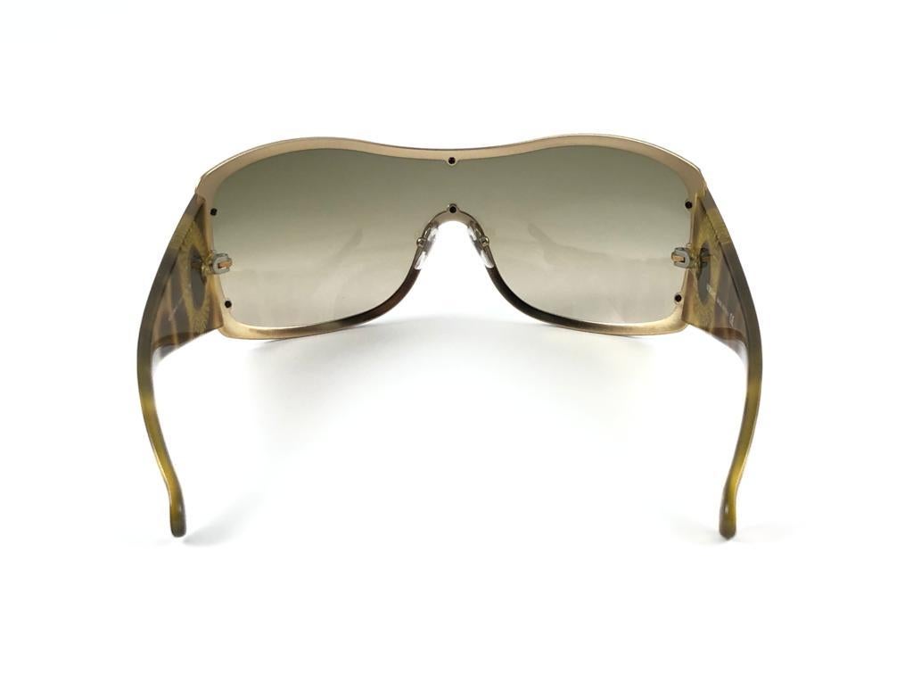 Women's Vintage Gianni Versace Mod 2082B Overzised Shield Sunglasses 90's Italy Y2K For Sale