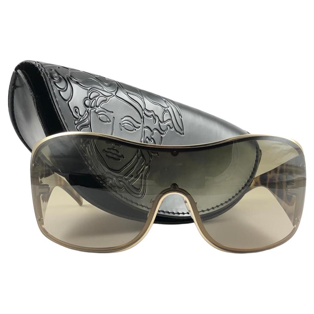 Vintage Gianni Versace Mod 2082B Überzogene Schild-Sonnenbrille 90er Jahre Italien Y2K