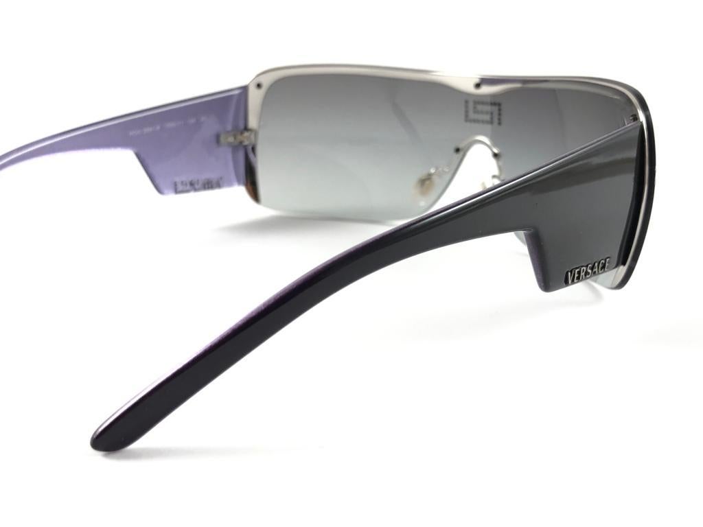 Vintage Gianni Versace Mod 2091B Half Frame Shield Sunglasses 90's Italy Y2K For Sale 6