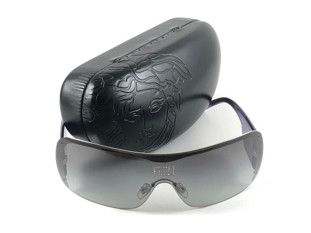 Vintage Gianni Versace Mod 2091B Half Frame Shield Sunglasses 90's Italy Y2K For Sale 8
