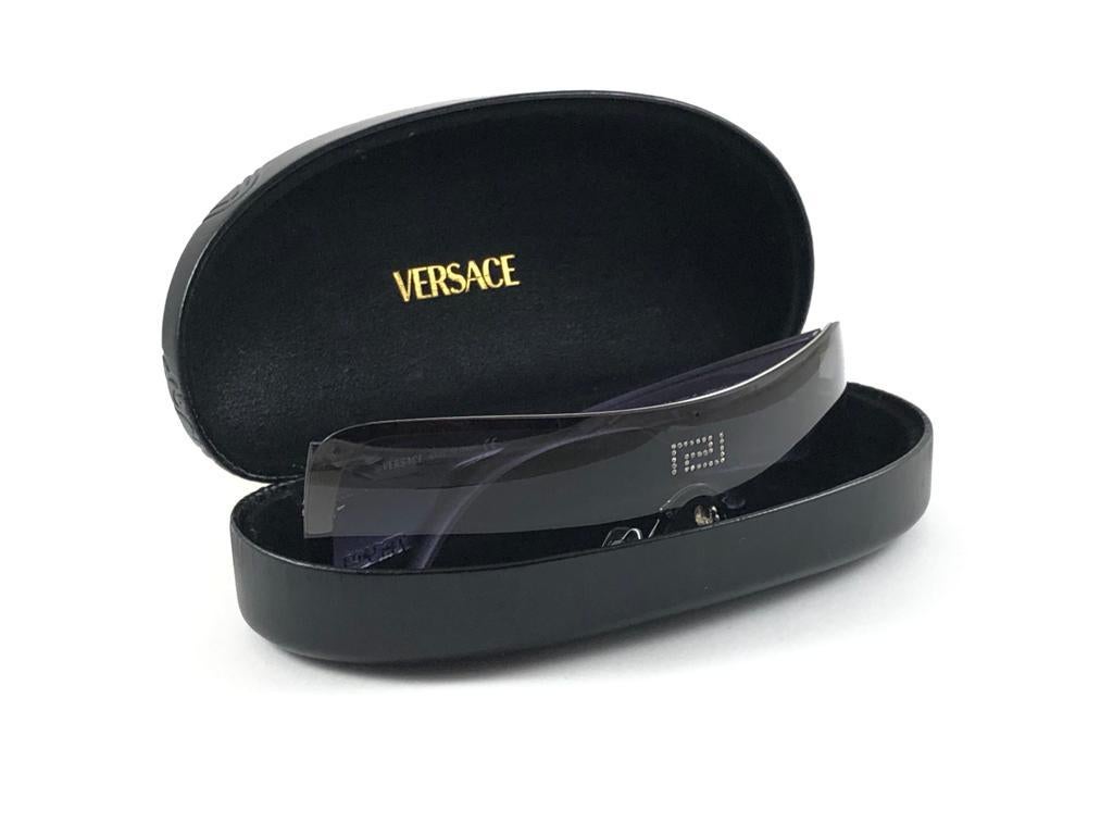 Vintage Gianni Versace Mod 2091B Half Frame Shield Sunglasses 90's Italy Y2K For Sale 9