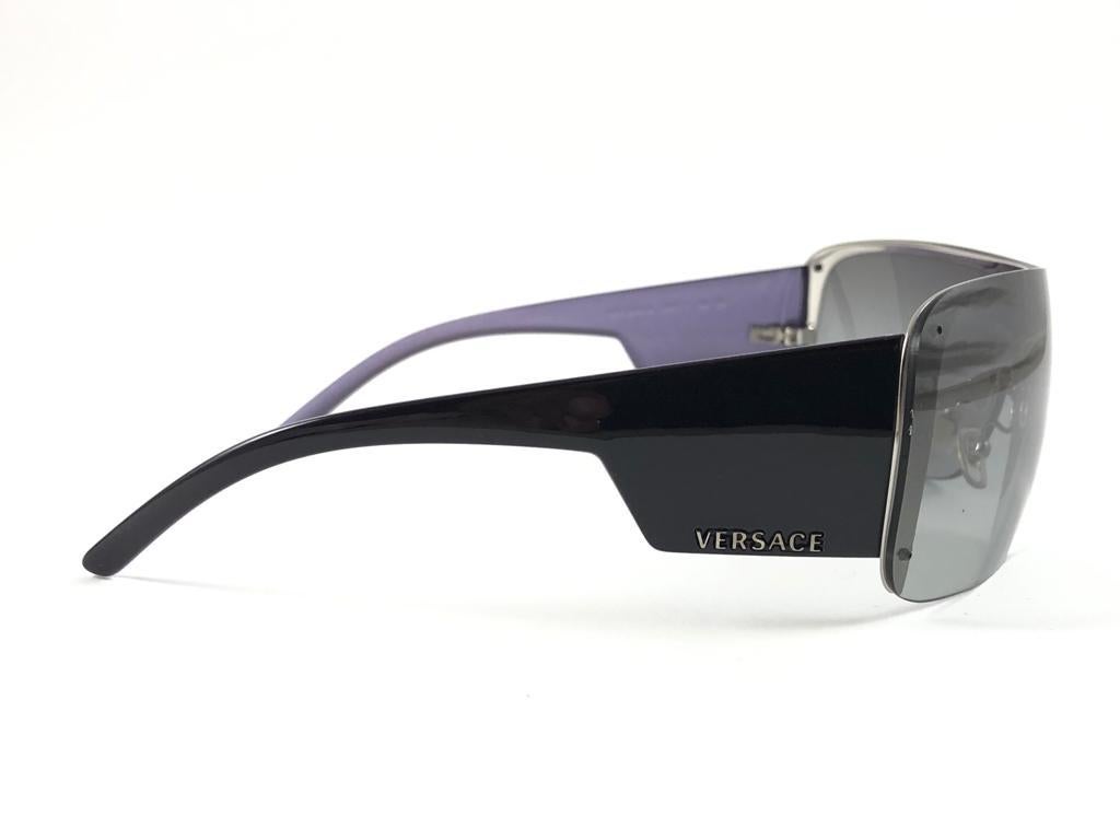 Vintage Gianni Versace Mod 2091B Half Frame Shield Sunglasses 90's Italy Y2K For Sale 3