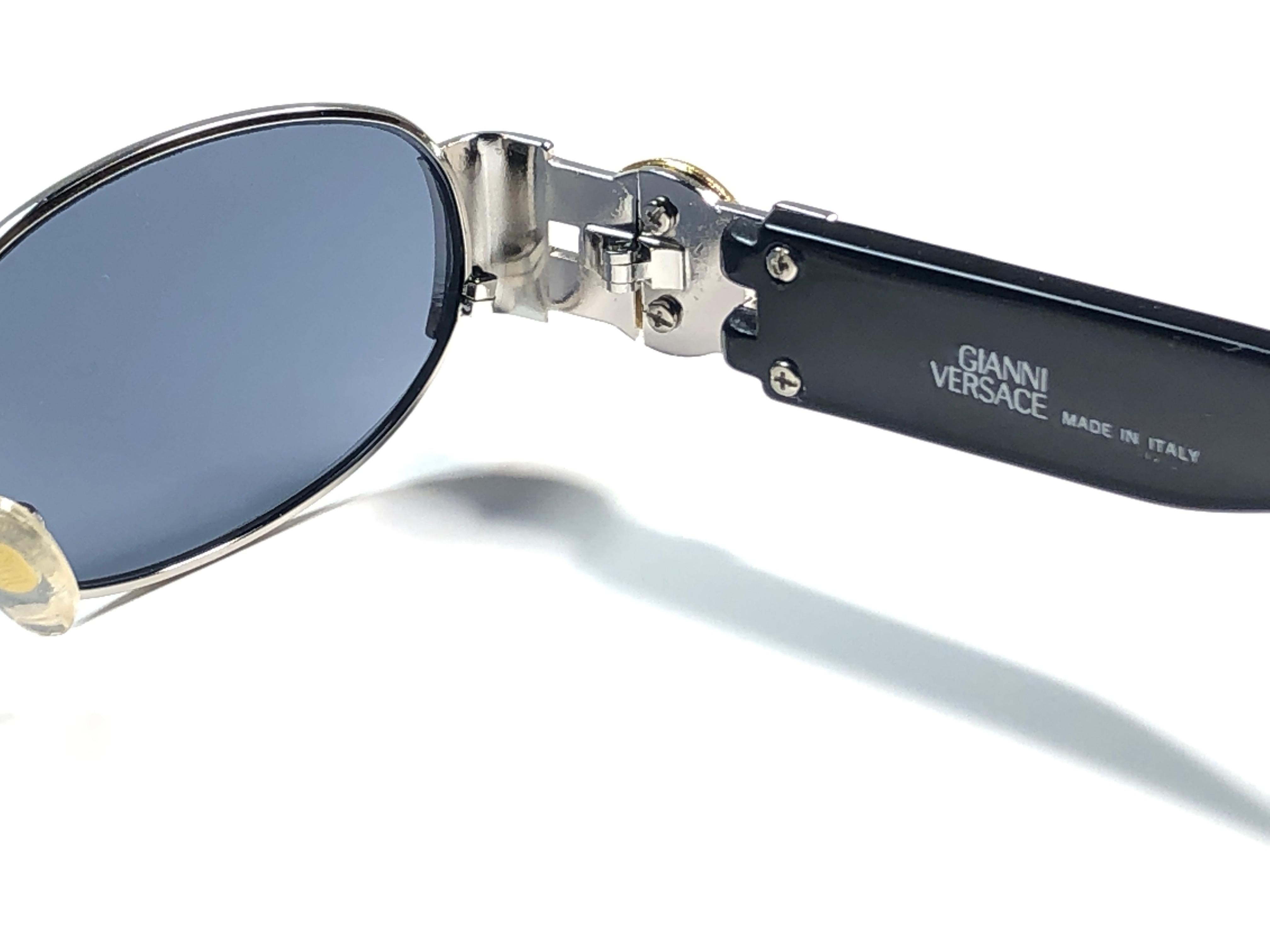  Vintage Gianni Versace Mod S80 Oval Small Lunettes de Soleil 1990's Made in Italy Unisexe 