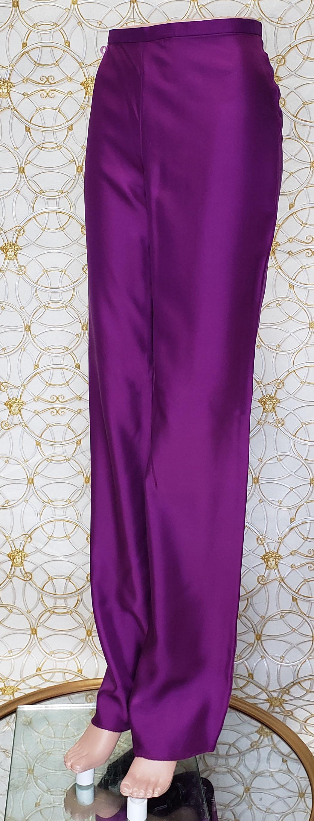 VERSACE 

Purple Vintage GIANNI VERSACE pants
Zip closure

Content: 100 % silk
Lining: 100% rayon

Size: 42 - 8
43 1/2