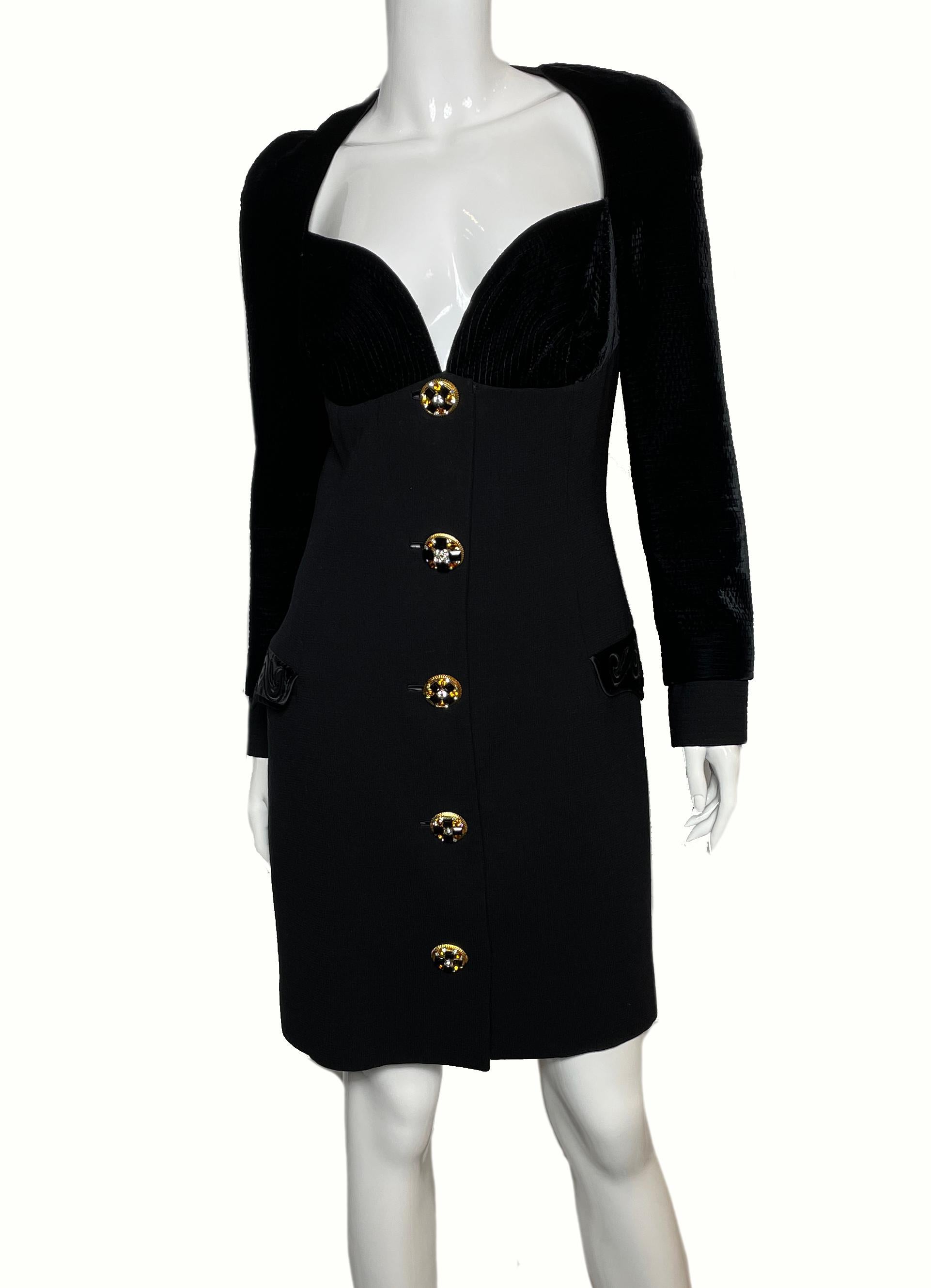 Stunning dress! As seen with Naomi Campbell on the Fall / Winter 1991 catwalk and Christy Turlington in the editorial.
Decorated with tone buttons.
Velvet has a stitching pattern on the chest and arms. Fits awesome !! Full length silk lining.

Size:
