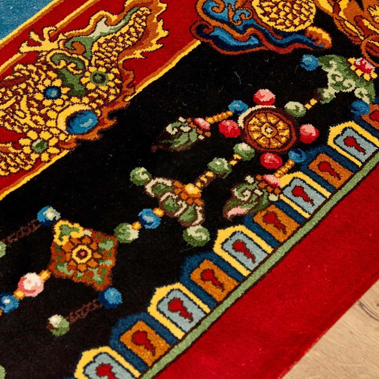 Tappeto vintage in seta di Gianni Versace: Collezione Mandarin's Garden di Atelier Versace In condizioni buone in vendita a Barcelona, Barcelona