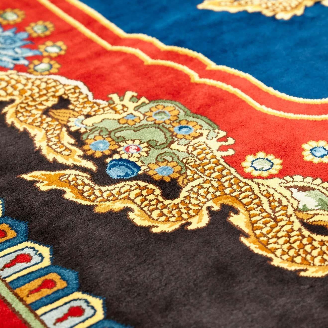 Vintage Gianni Versace Silk Rug: Mandarin's Garden Collection by Atelier Versace In Good Condition For Sale In Barcelona, Barcelona
