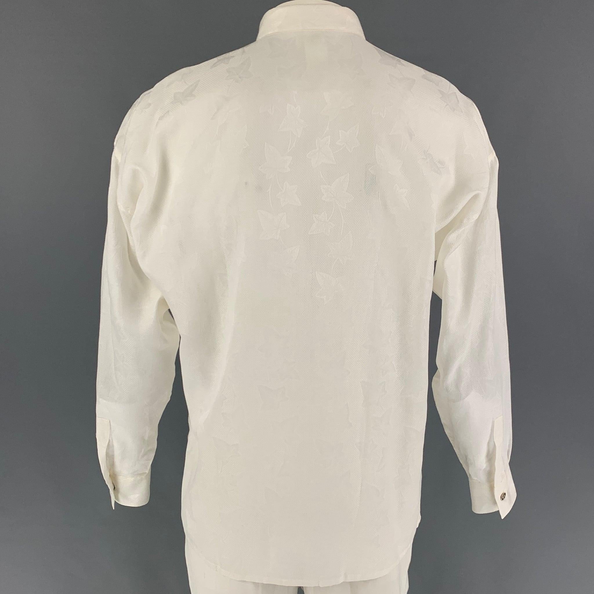 Vintage GIANNI VERSACE Size XS White Cotton Patch Pockets Long Sleeve Shirt In Excellent Condition For Sale In San Francisco, CA
