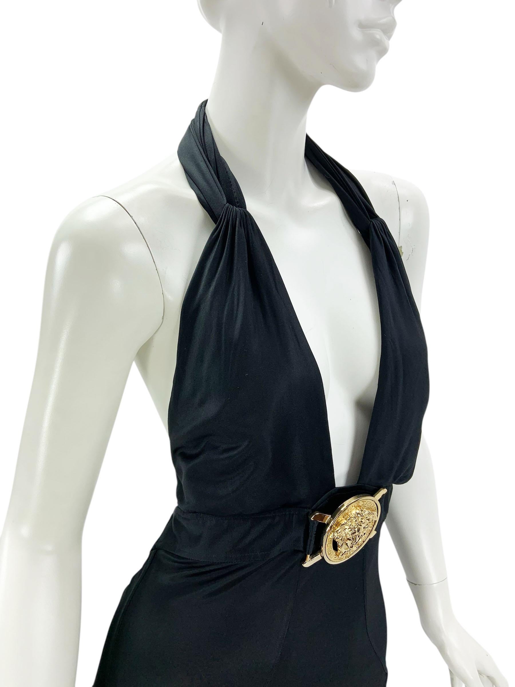 Robe Medusa vintage Gianni Versace défilé printemps-été 2005 avec décolleté plongeant et dos nu doré 44 US 10 en vente 3