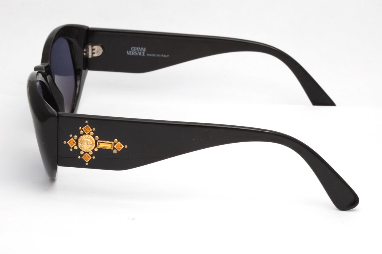 Black Vintage Gianni Versace Sunglasses Mod 4v4/C Col 852  For Sale