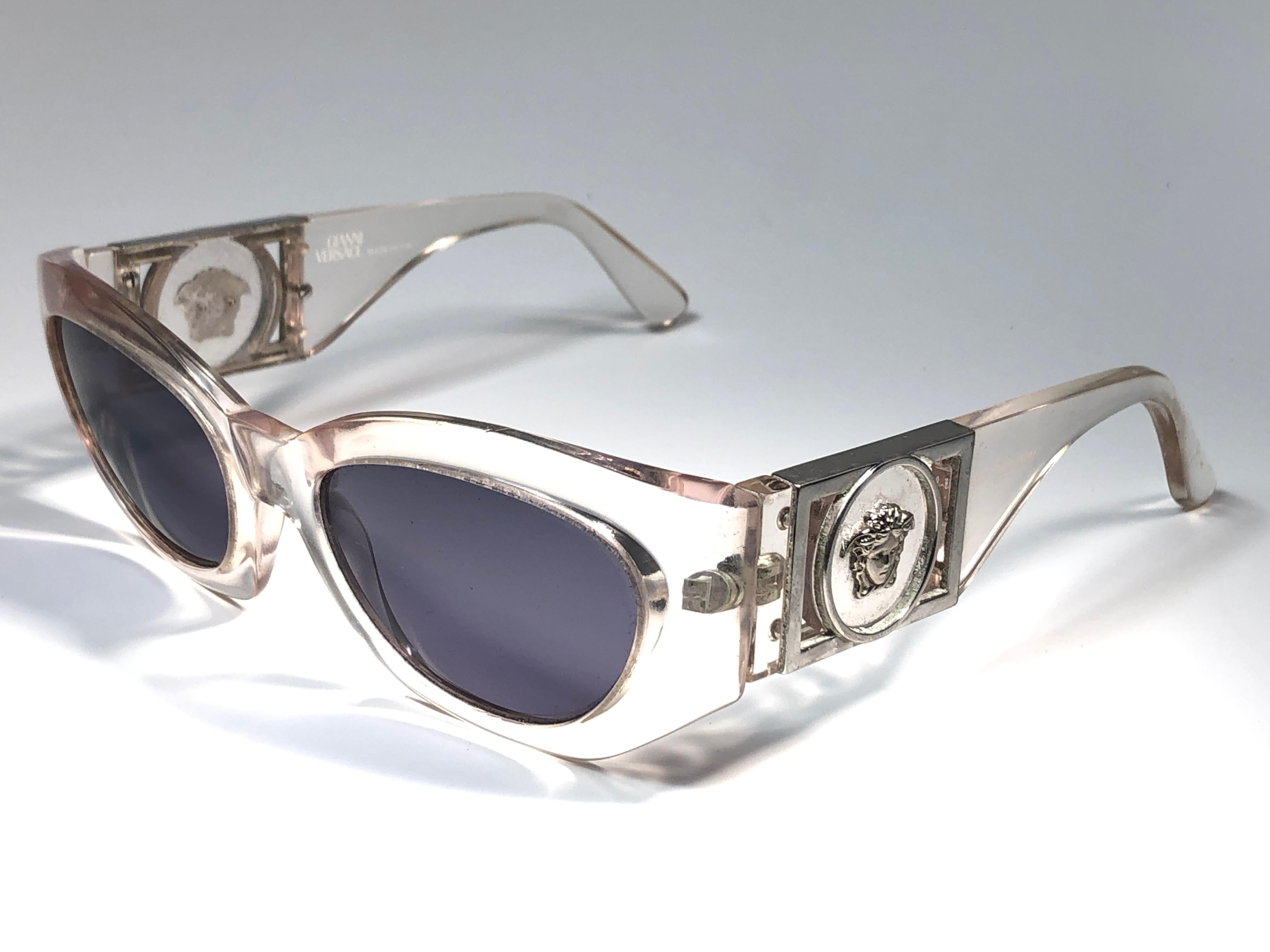 Vintage Gianni Versace Transluzente 420B Vintage-Sonnenbrille 1990er Made in Italy im Zustand „Hervorragend“ im Angebot in Baleares, Baleares