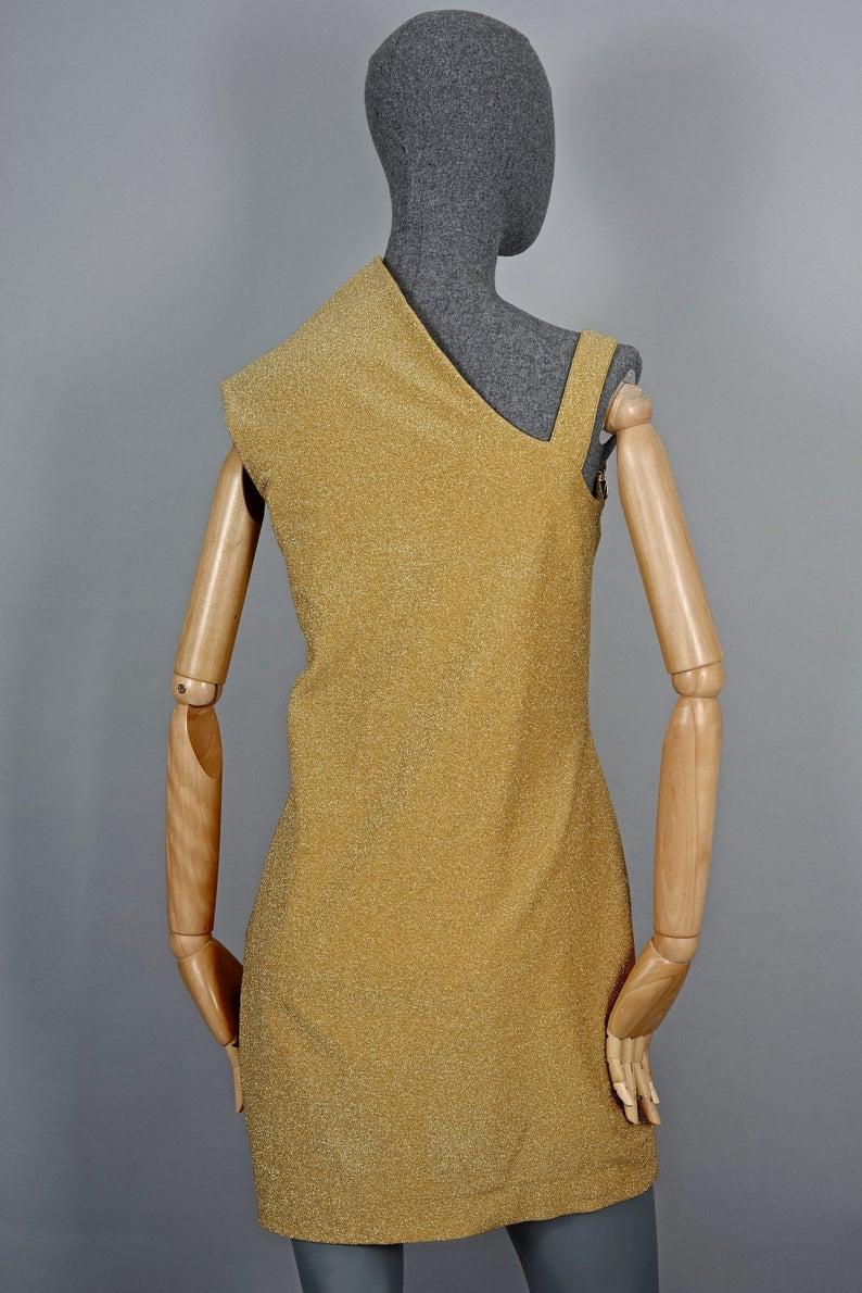 Vintage GIANNI VERSACE VERSUS Asymmetric Shoulder Lurex Gold Metallic Dress For Sale 3