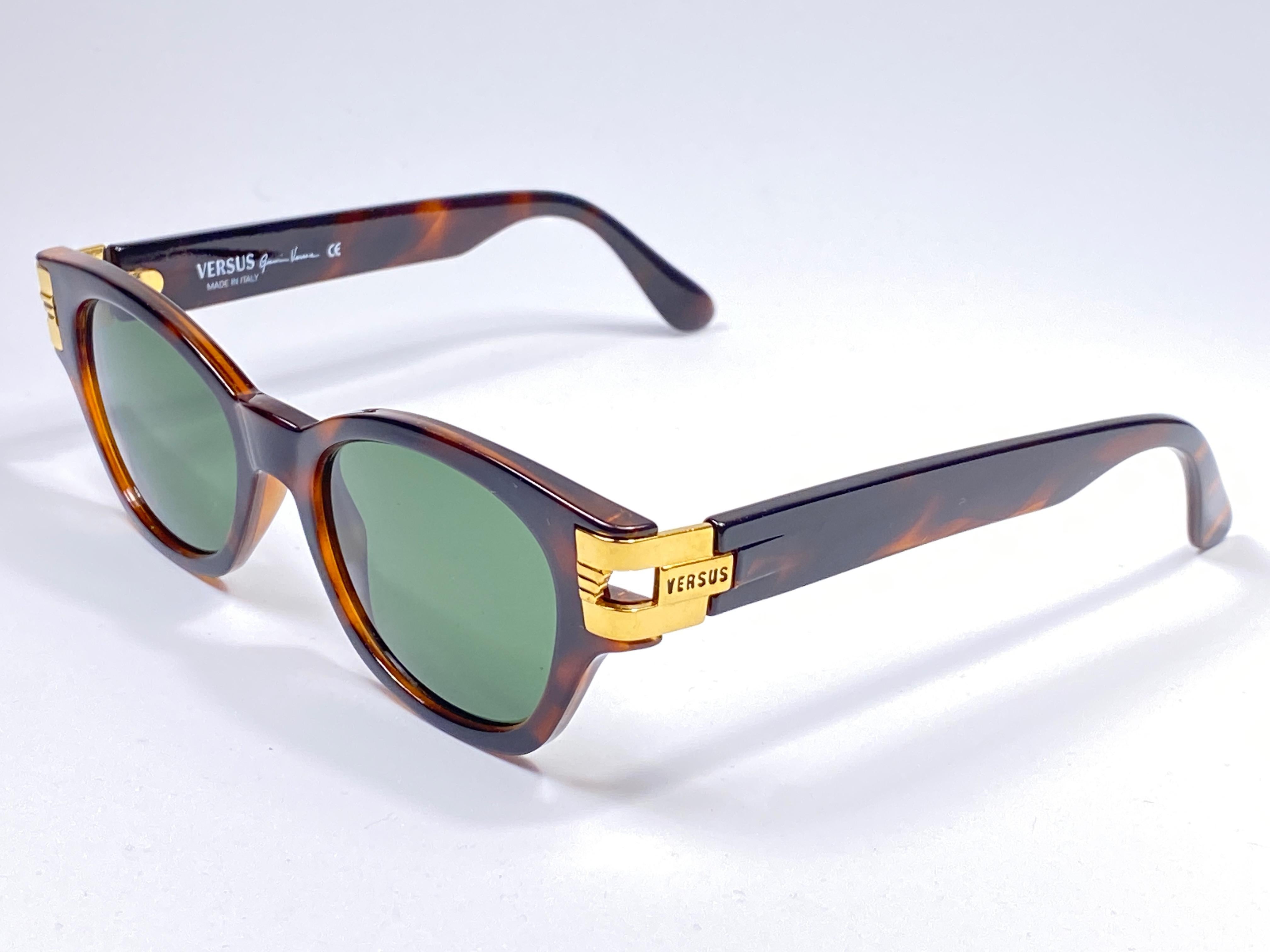 Mint Vintage Gianni Versace sleek black warfare style frame with medium brown lenses.

This pair could show minor sign of wear due to storage.

Made in italy.