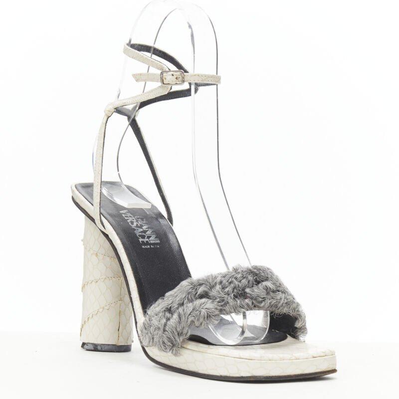 vintage GIANNI VERSACE white grey shearling ankle strap cone heel sandal EU36
Reference: GIYG/A00110
Brand: Gianni Versace
Designer: Gianni Versace
Model: Fur trimmed sandals
Material: Leather
Color: White, Grey
Pattern: Solid
Closure: Ankle