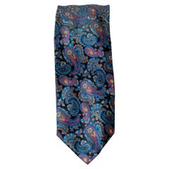 Vintage Gianni Versare 100% silk tie with paisley motifs