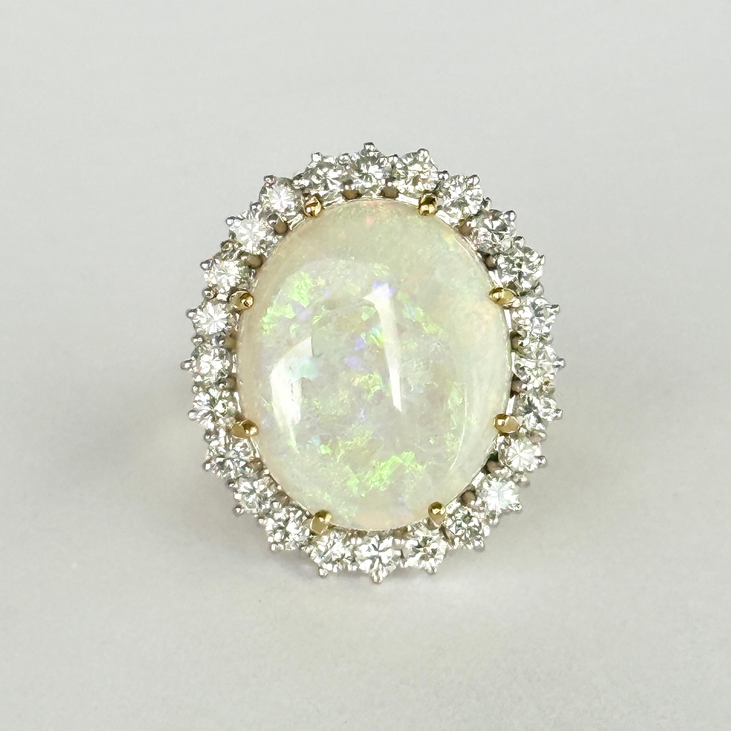 Bague vintage en or 18 carats avec opale géante et diamants Bon état - En vente à Chipping Campden, GB
