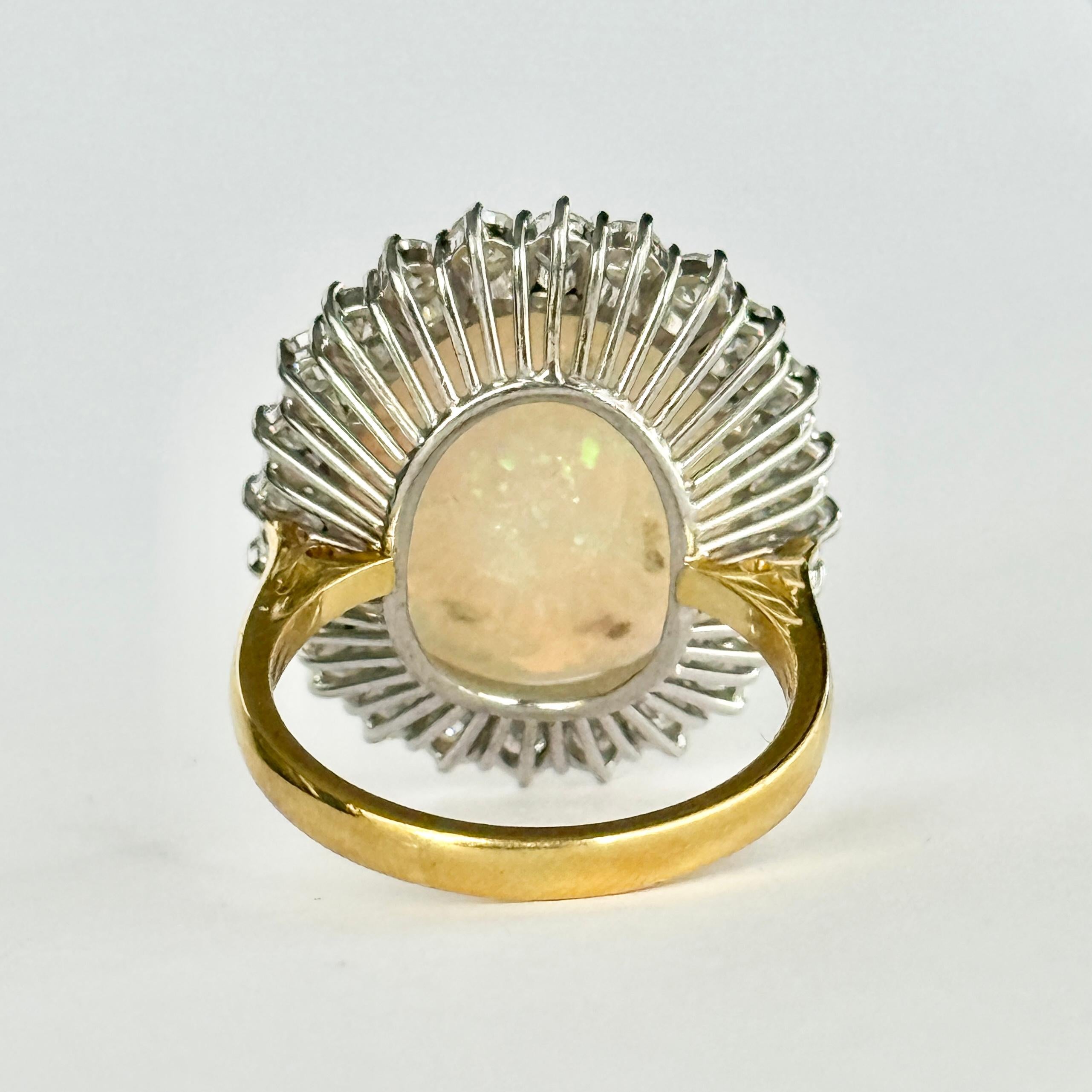 Bague vintage en or 18 carats avec opale géante et diamants Pour femmes en vente
