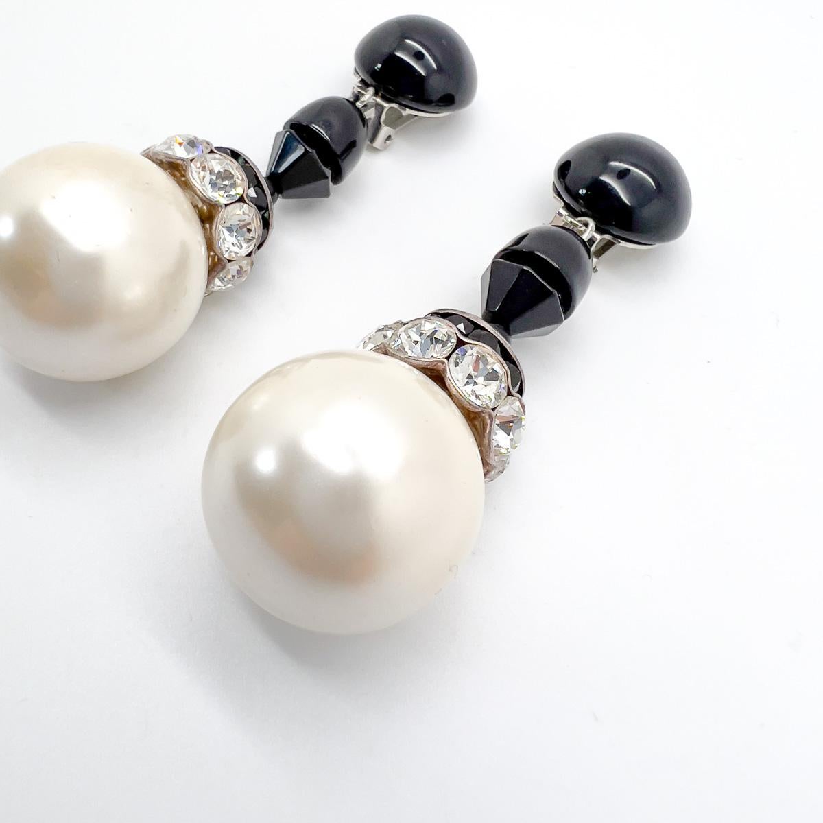 Women's Vintage Giant Pearl Monochrome Drop Earrings 1970s For Sale