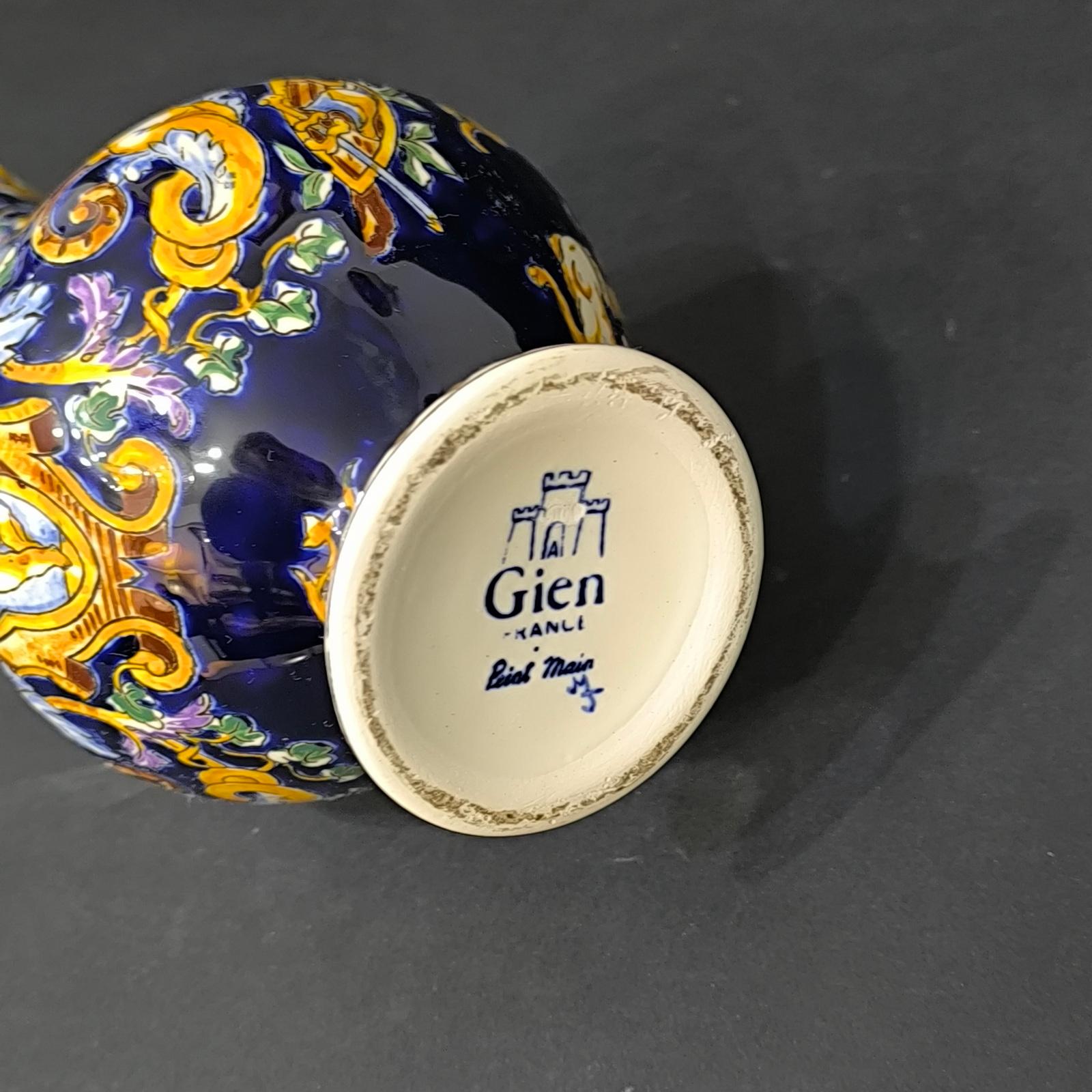 Vintage Gien Fayence-Kanne und eine Trinket-Schale aus Fayence im Renaissance-Dekor, Frankreich 1970er Jahre im Angebot 2