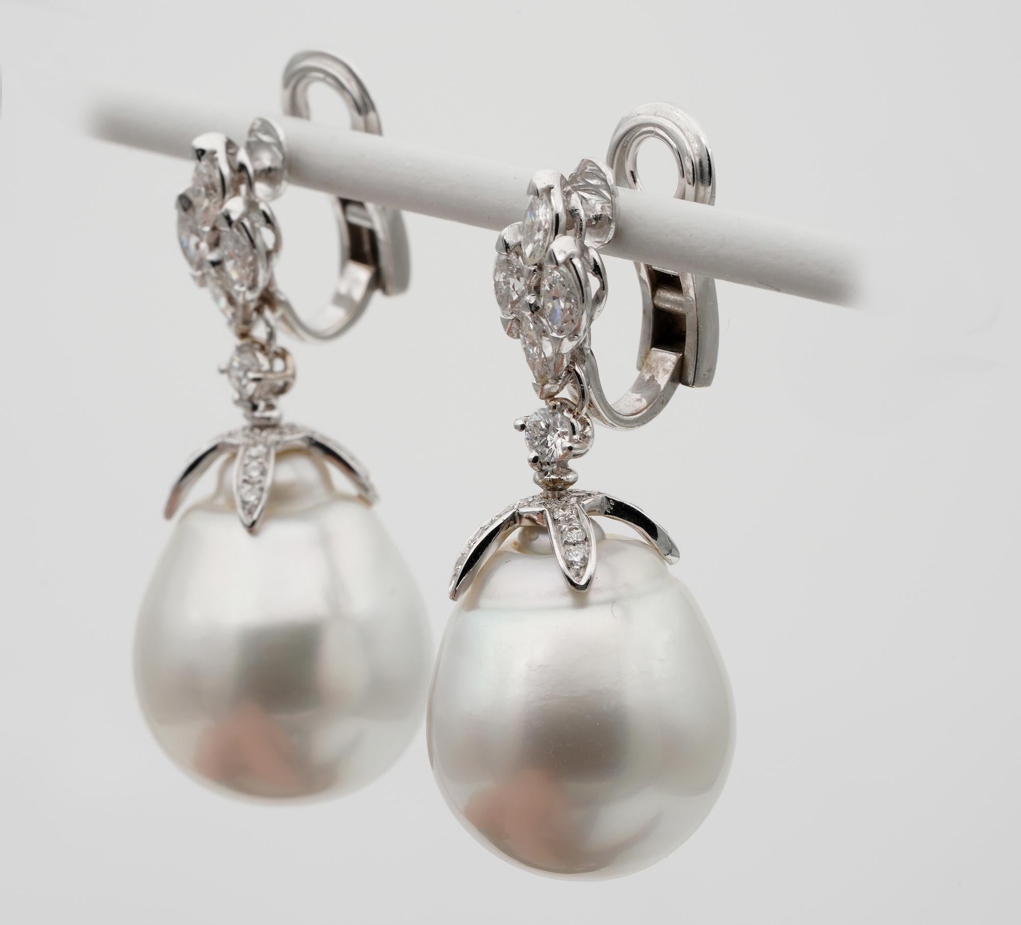 Vintage Gigantic South Sea Pearl 1.64 Carat G VVS Diamond Rare Drop Earrings In Good Condition In Napoli, IT