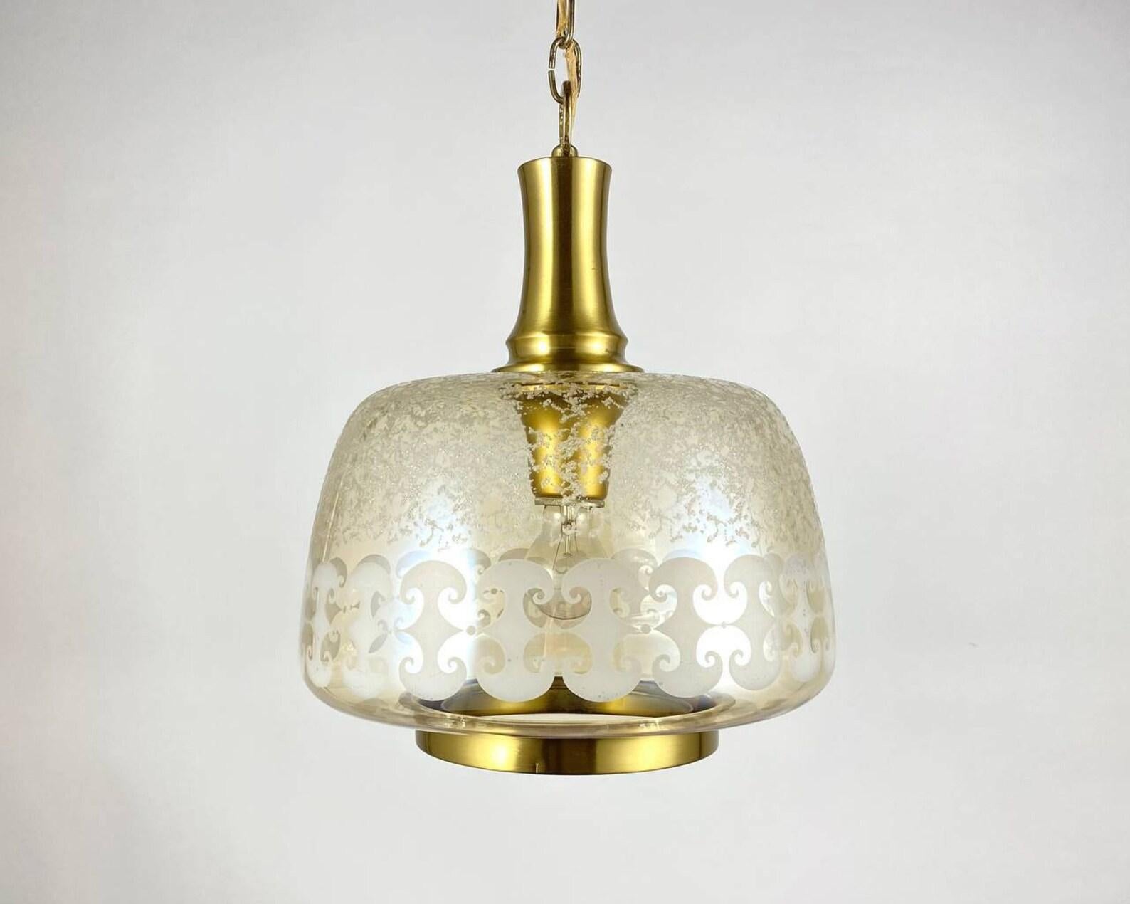 Vintage engraved glass and gilt brass fittings pendant lamp/chandelier.

Germany. 1970s.

Its universal design and smooth curves of glass are perfectly combined with most types of modern interiors, as well as decorative elements.

In this