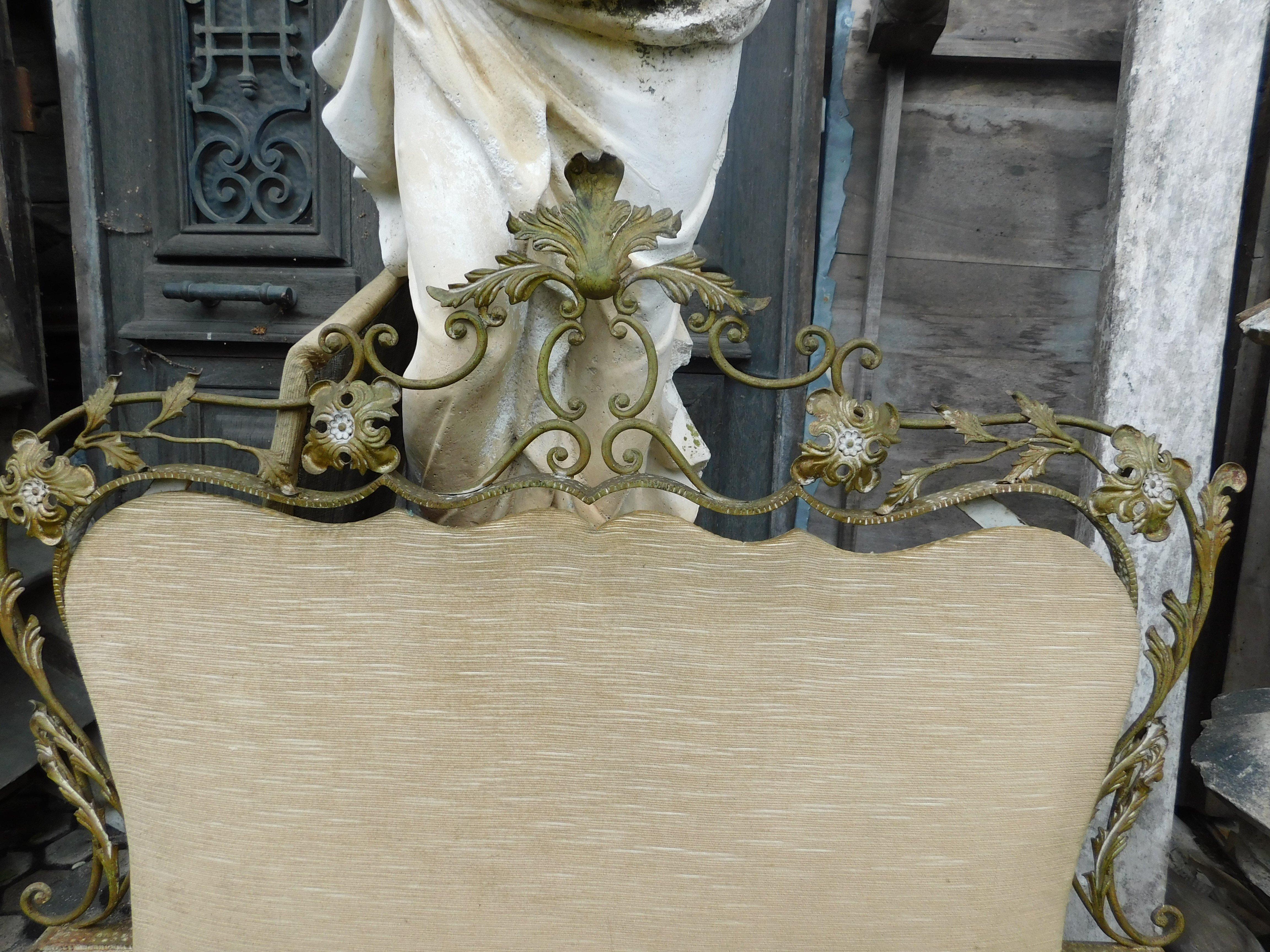 20ième siècle sofa vintage doré à retapisser, très riche, d'Italie en vente