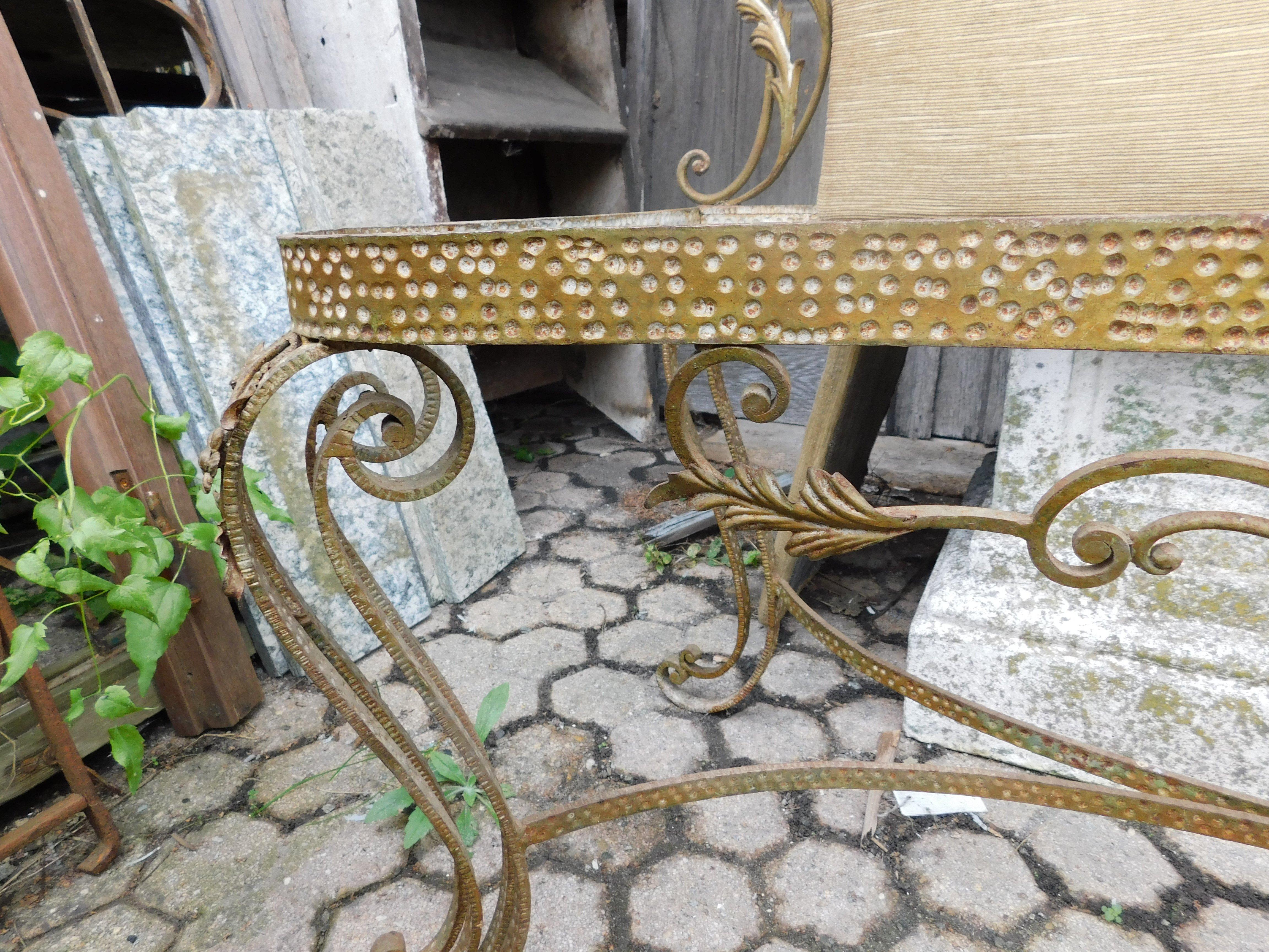 sofa vintage doré à retapisser, très riche, d'Italie en vente 2
