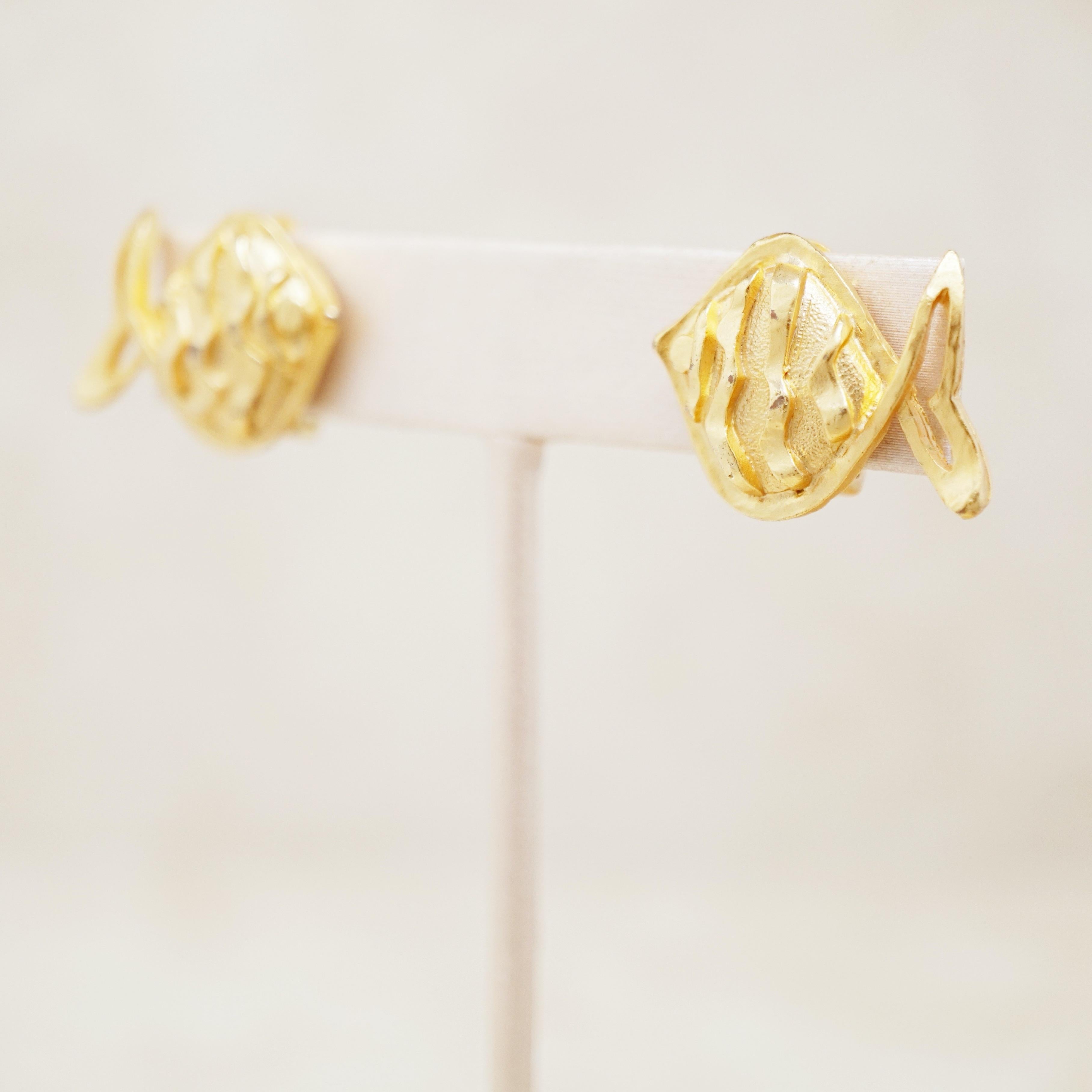 Vergoldete figurale Vintage-Ohrringe mit Fischfiguren von Hanae Mori, 1970er Jahre (Moderne) im Angebot