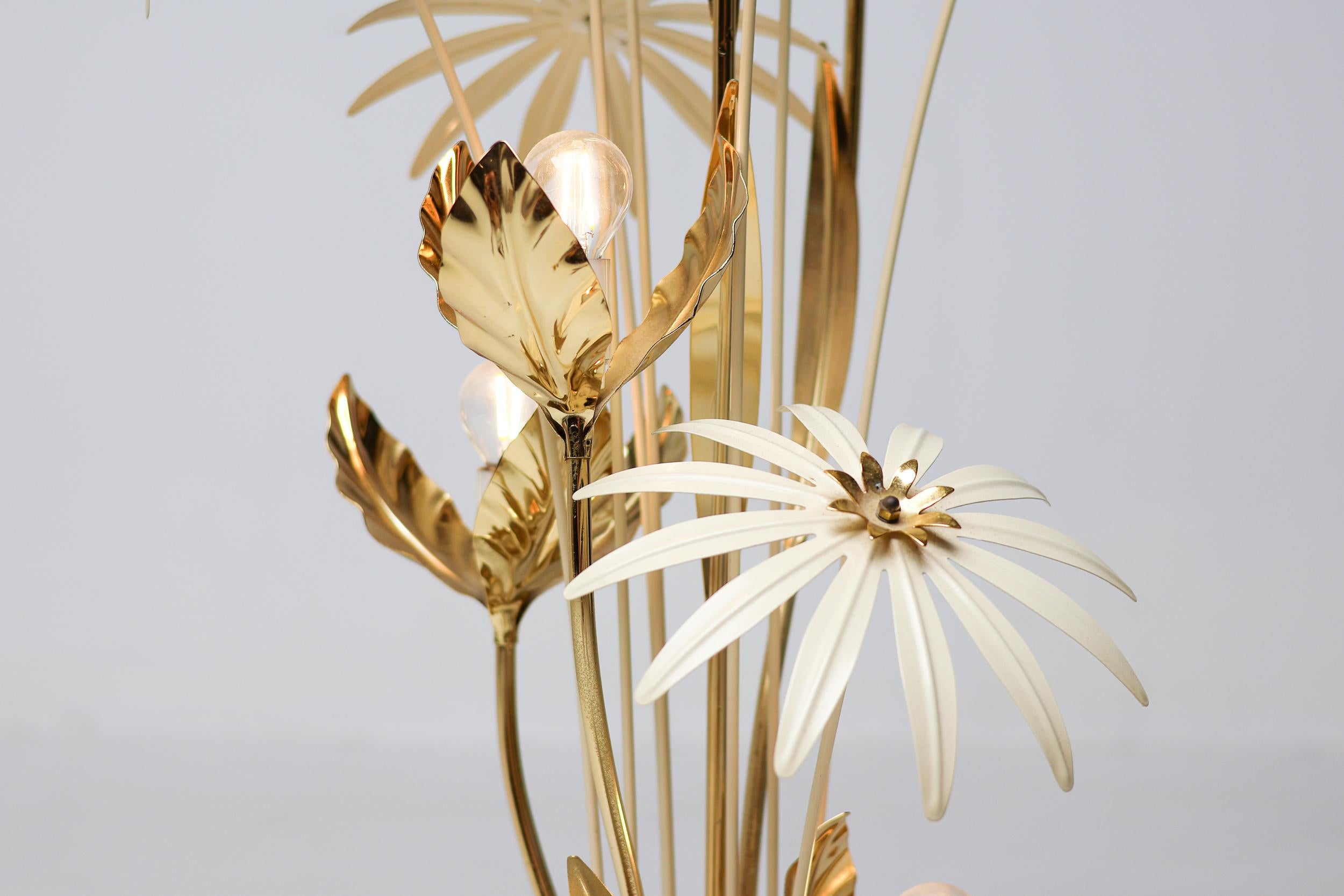 Vintage Vergoldete Blumen Stehlampe von Hans Kögl, Deutschland, 1970er Jahre (Ende des 20. Jahrhunderts) im Angebot