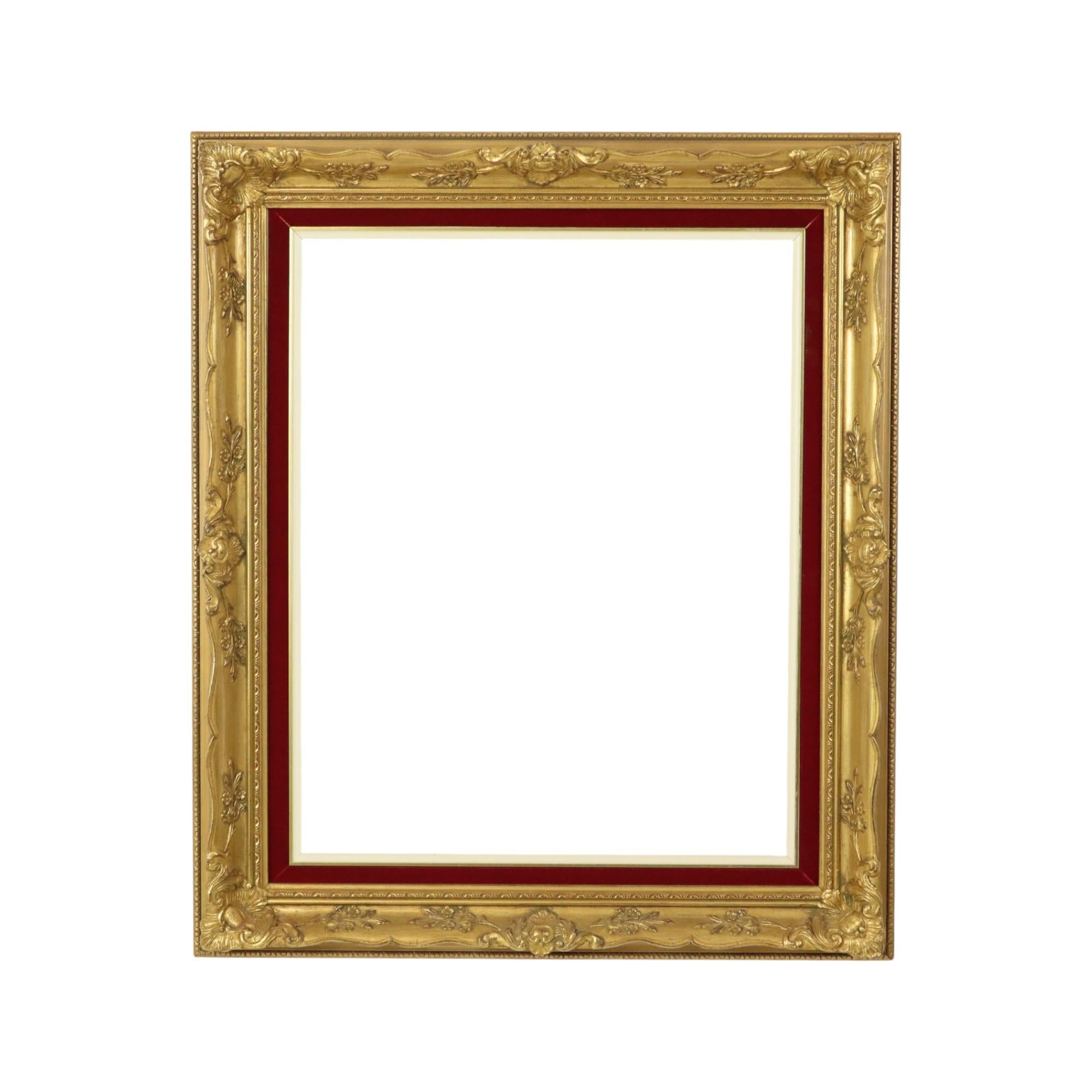 Large gilded vintage pine frame with red velvet frame on the inside, completely in classic baroque style, decorated with acanthus leaves, flowers and patterns, first half of the 20th century.

The frame with the red velvet can also be removed to
