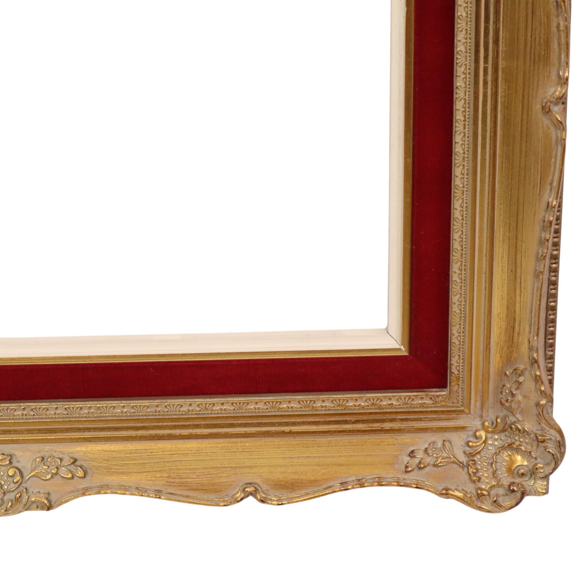 Vintage Vergoldeter Rahmen im Barockstil Roter Samt Klassisch 76x56cm (Gips) im Angebot