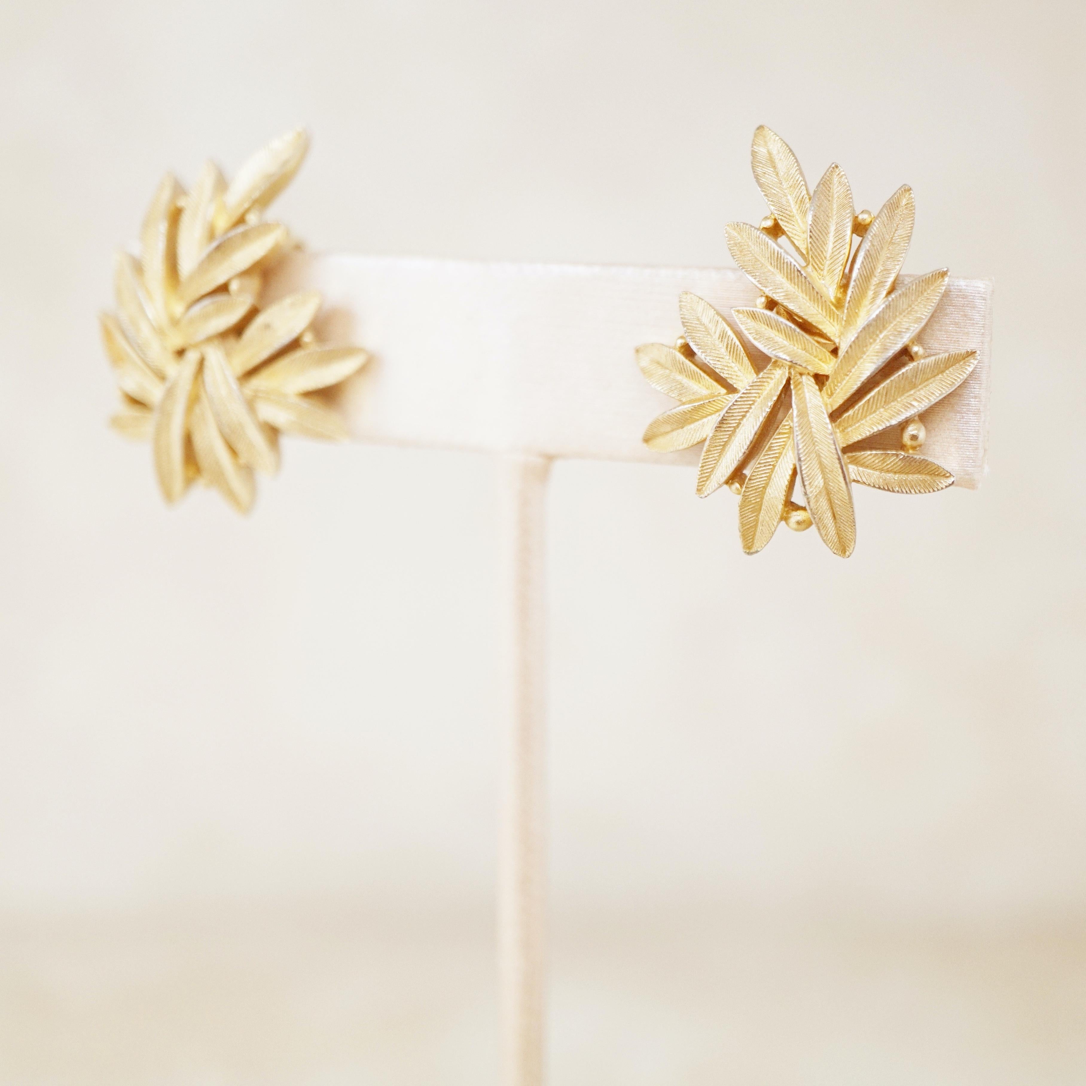 Vintage Gilded Leaves Statement Earrings by Crown Trifari, 1950s In Excellent Condition In McKinney, TX