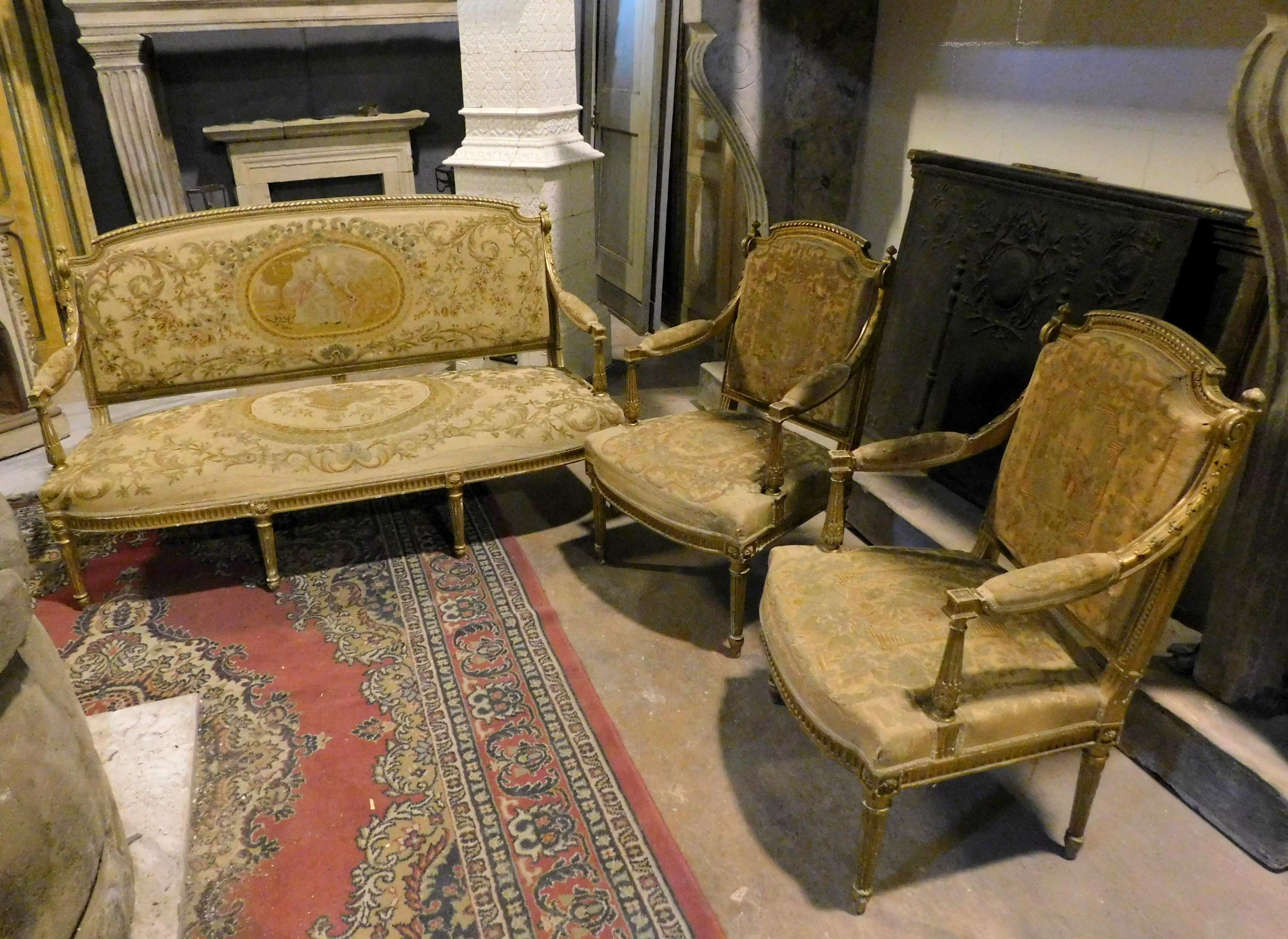 Salón Vintage Dorado, Un Sofá y Cuatro Sillones, Siglo XX Italia en venta 1