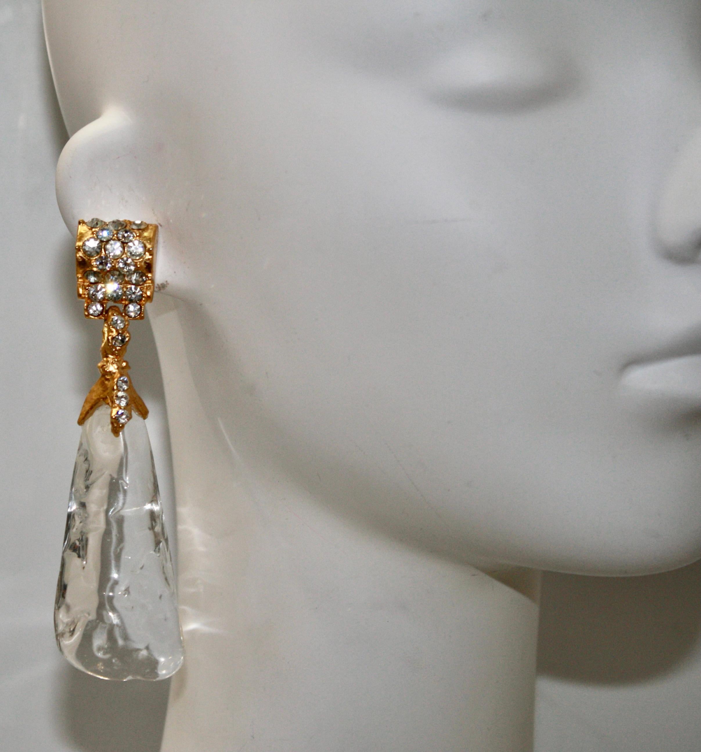 Women's or Men's Vintage Gilded Metal and Acrylic Drop Earrings For Sale