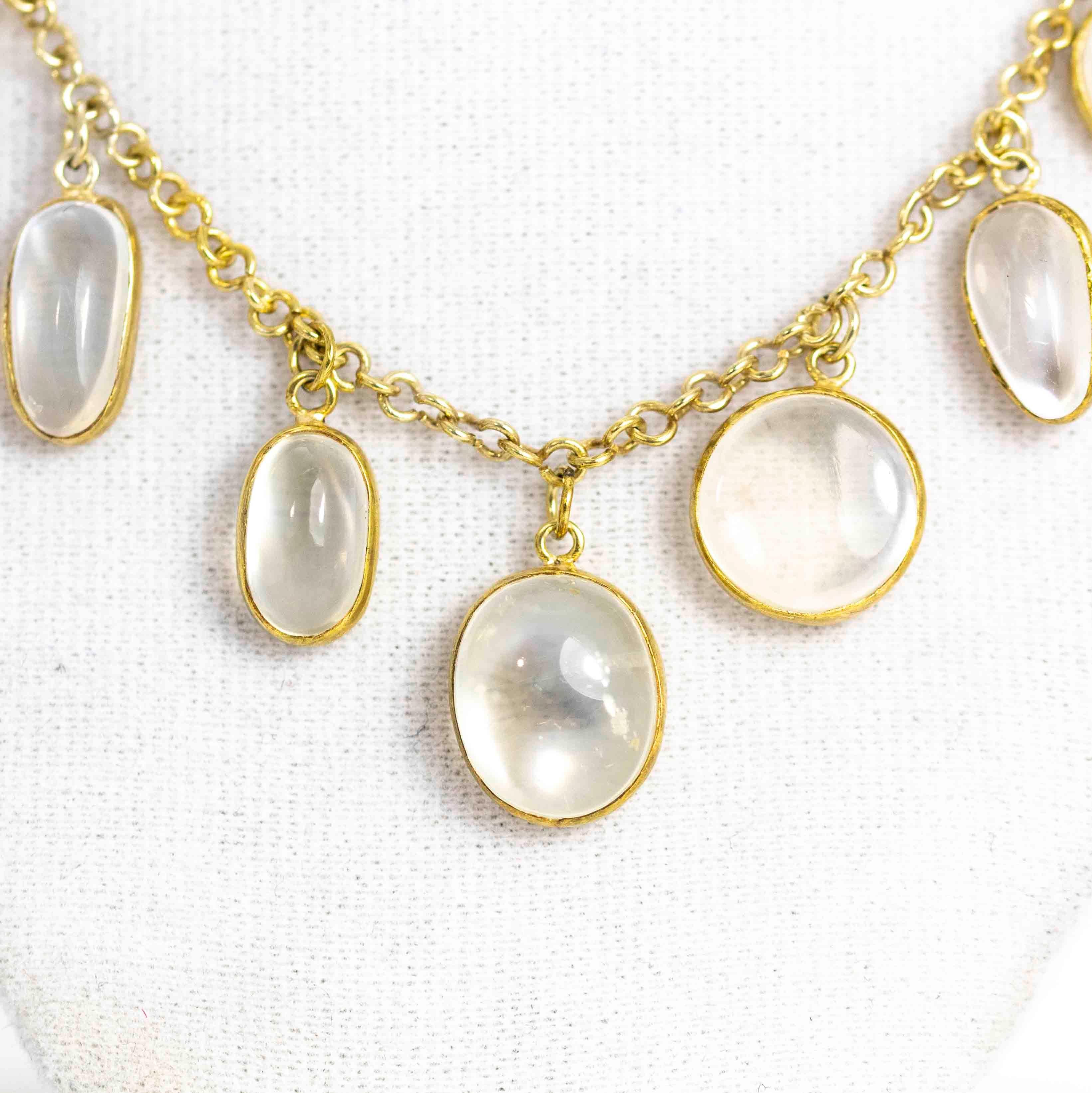 A superb vintage necklace fully set with beautiful graduated moonstone cabochon drops. Modelled in gilded silver with barrel-torpedo clasp clasp.

Length: 42cm